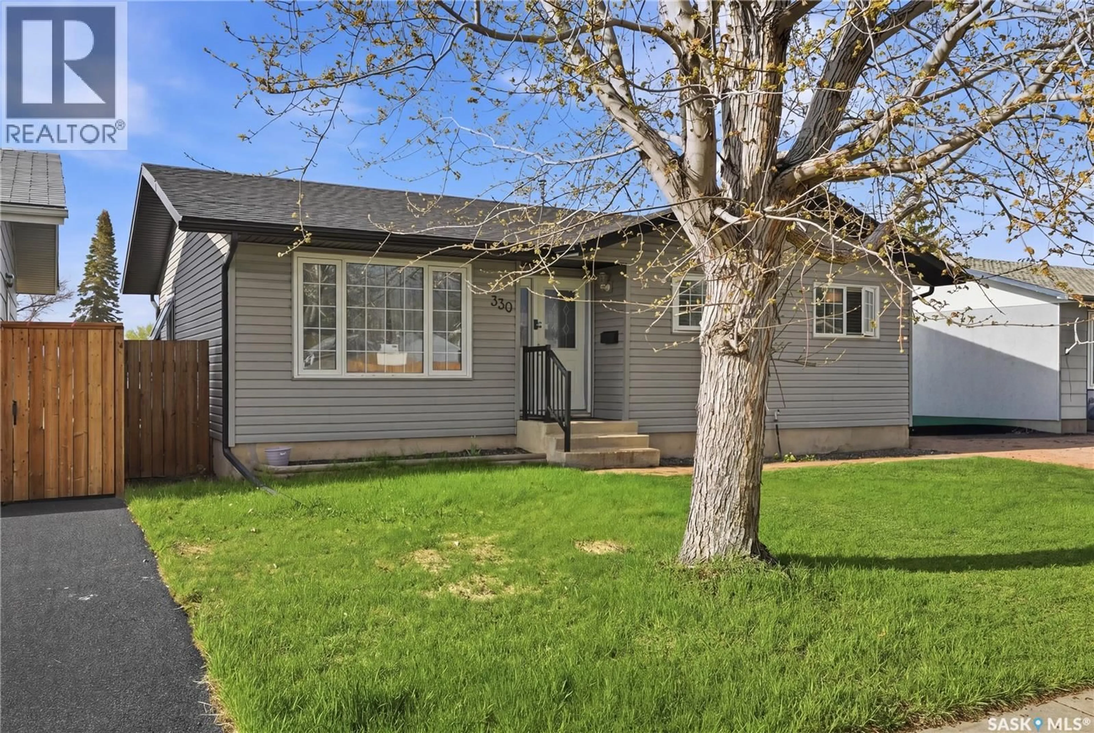 Home with vinyl exterior material, street for 330 DEVONSHIRE CRESCENT, Saskatoon Saskatchewan S7L5V8