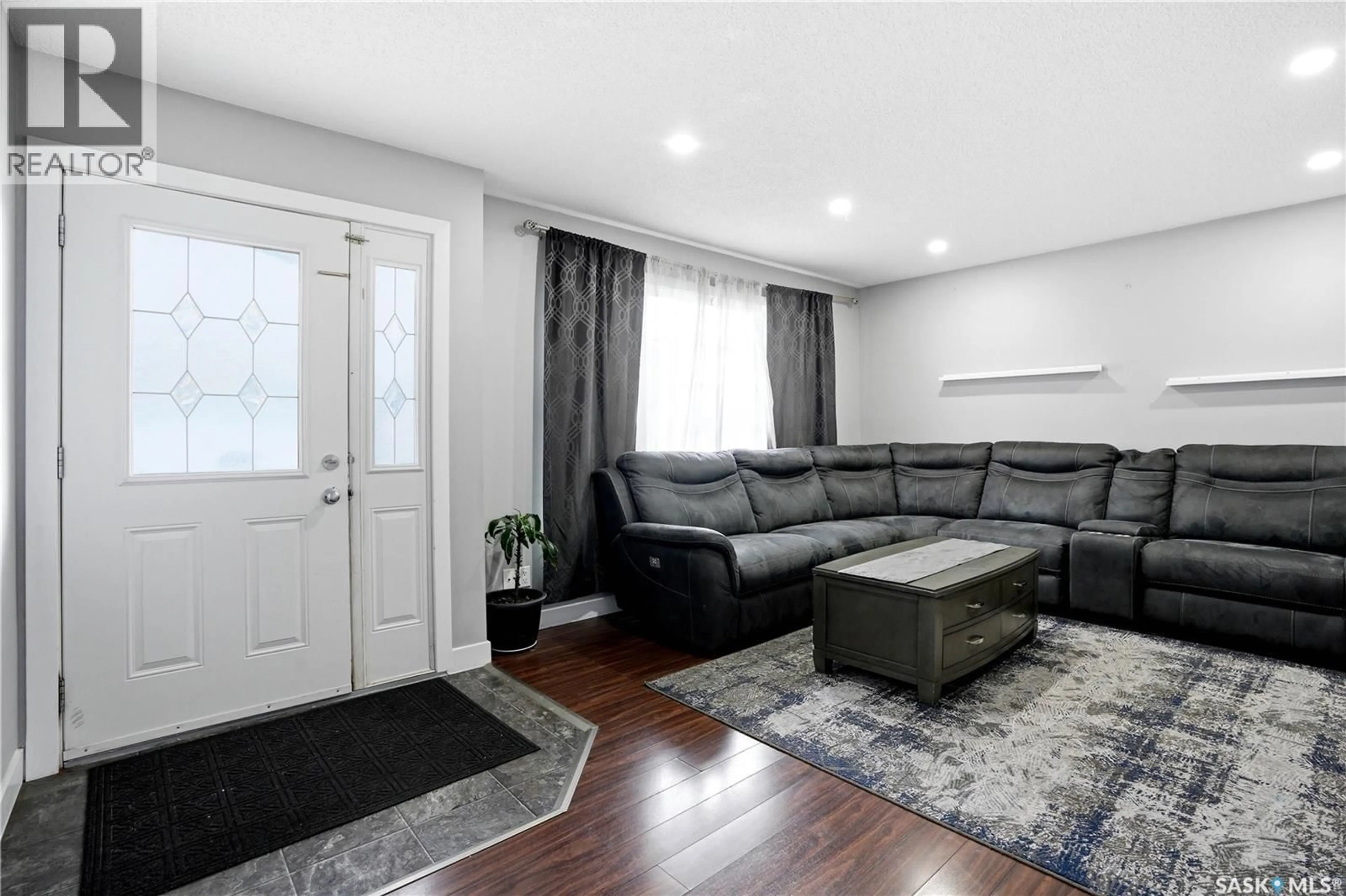 Living room with furniture, wood/laminate floor for 330 DEVONSHIRE CRESCENT, Saskatoon Saskatchewan S7L5V8