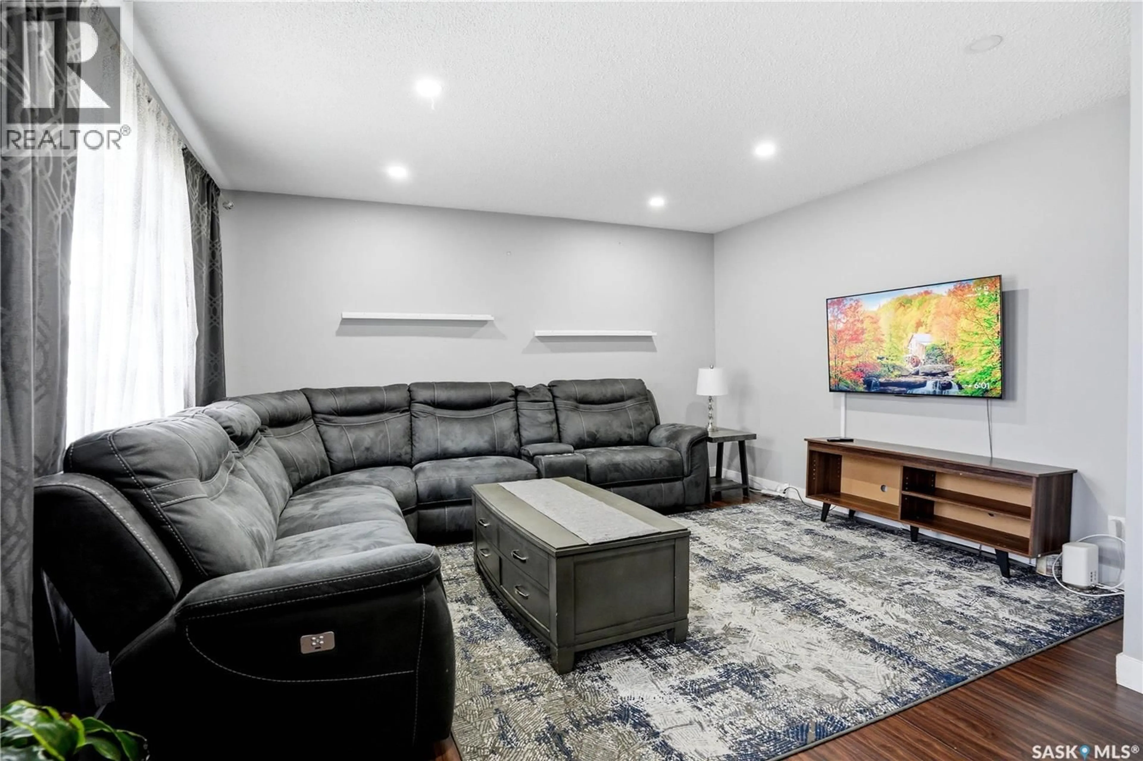 Home theater for 330 DEVONSHIRE CRESCENT, Saskatoon Saskatchewan S7L5V8