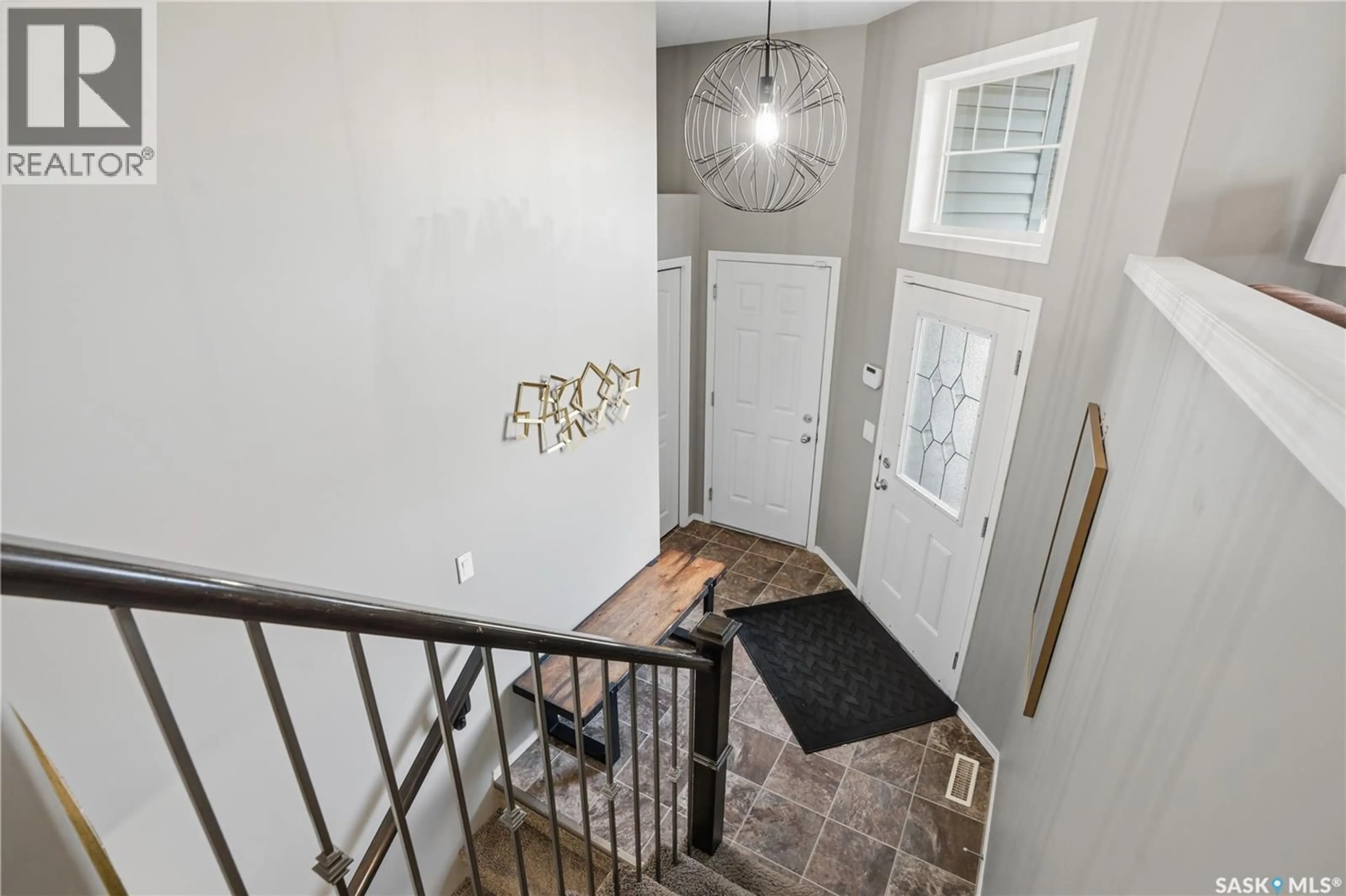 Indoor entryway for 2146 ROSEWOOD DRIVE, Saskatoon Saskatchewan S7V0G2