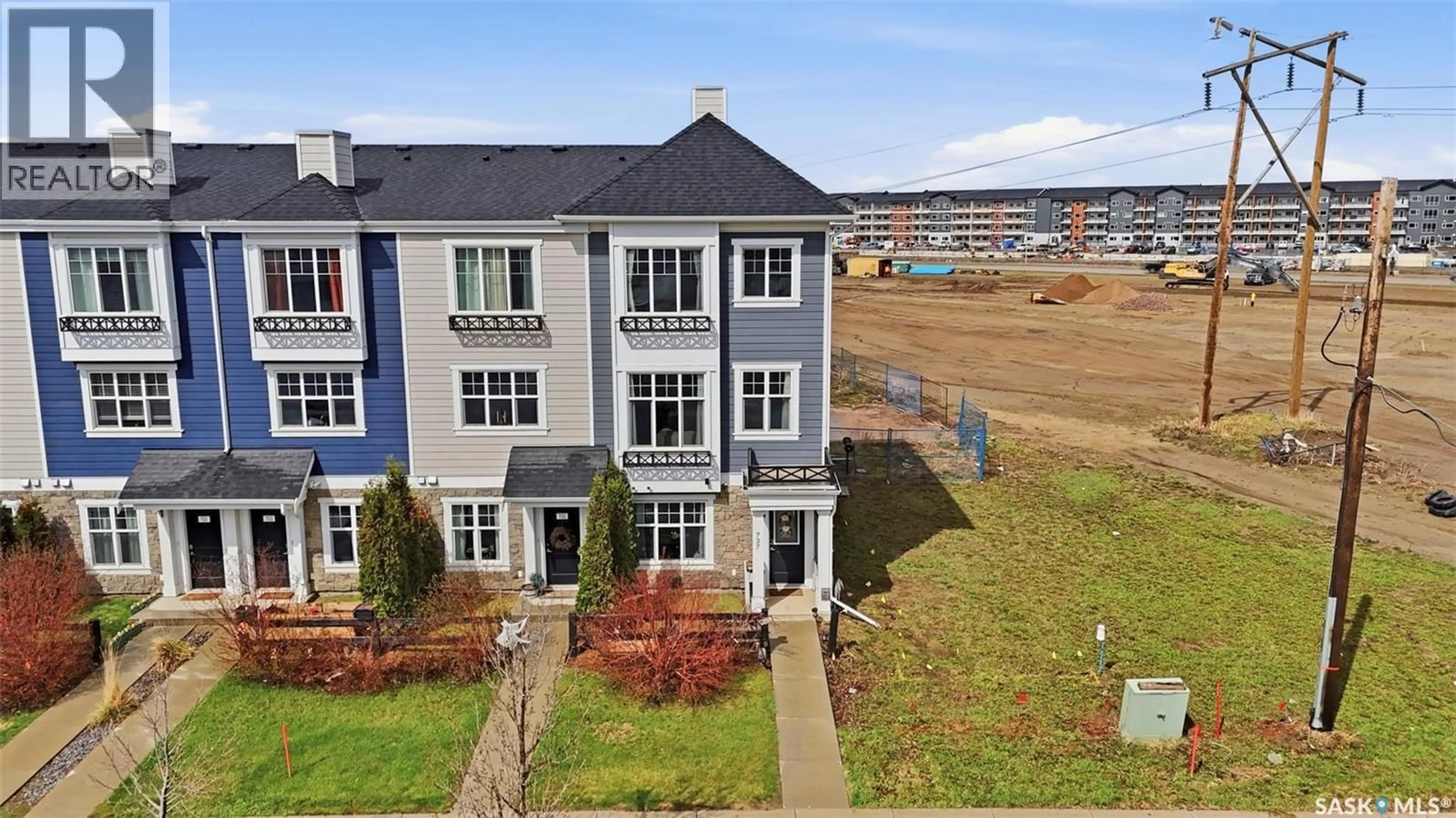 A pic from outside/outdoor area/front of a property/back of a property/a pic from drone, unknown for 737 MEADOWS BOULEVARD, Saskatoon Saskatchewan S7V0L3