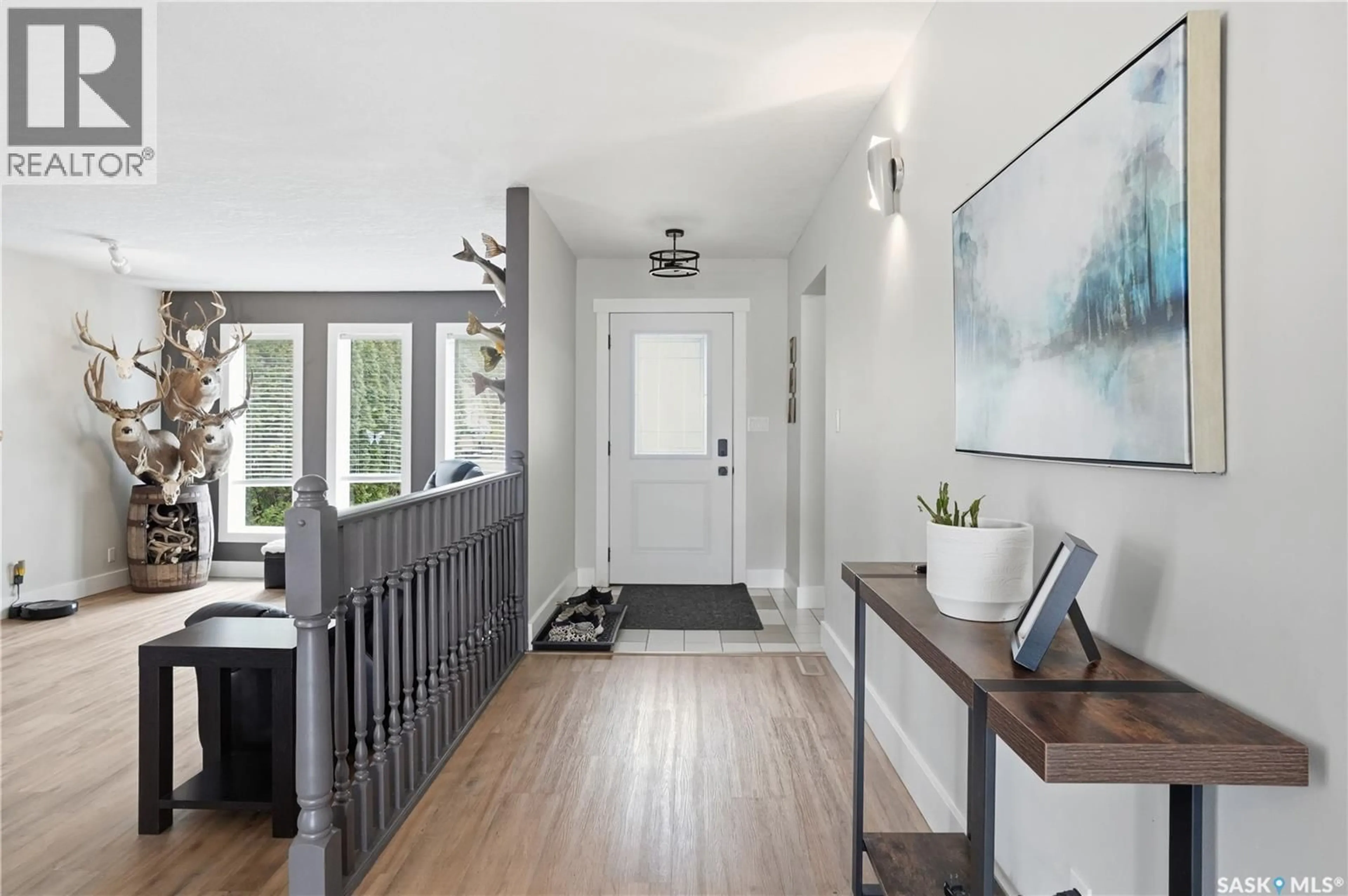 Indoor entryway for 165 3RD STREET, Pilot Butte Saskatchewan S0G3Z0