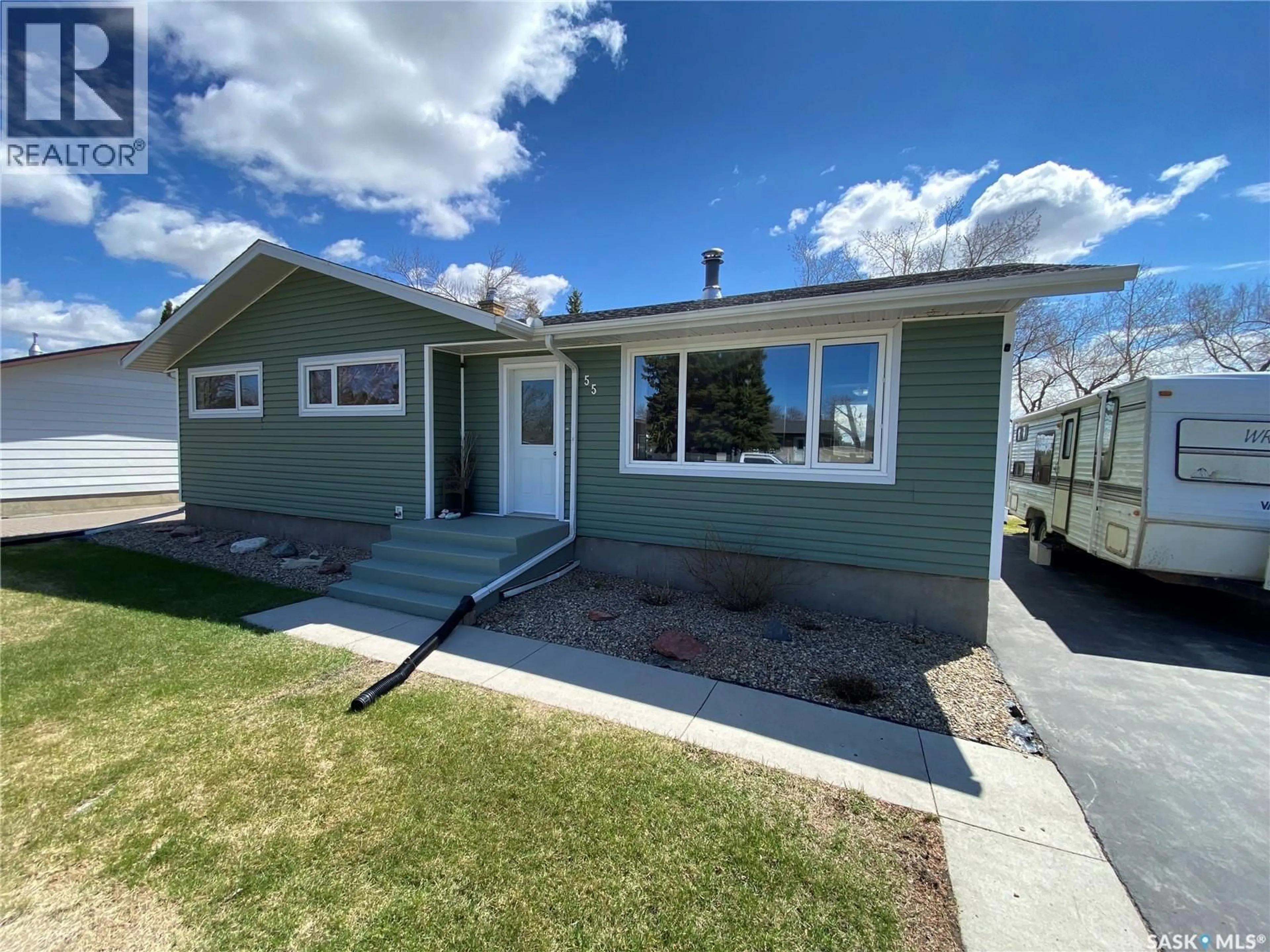 Home with vinyl exterior material, street for 55 MOSSFIELD PLACE, Yorkton Saskatchewan S3N2R1