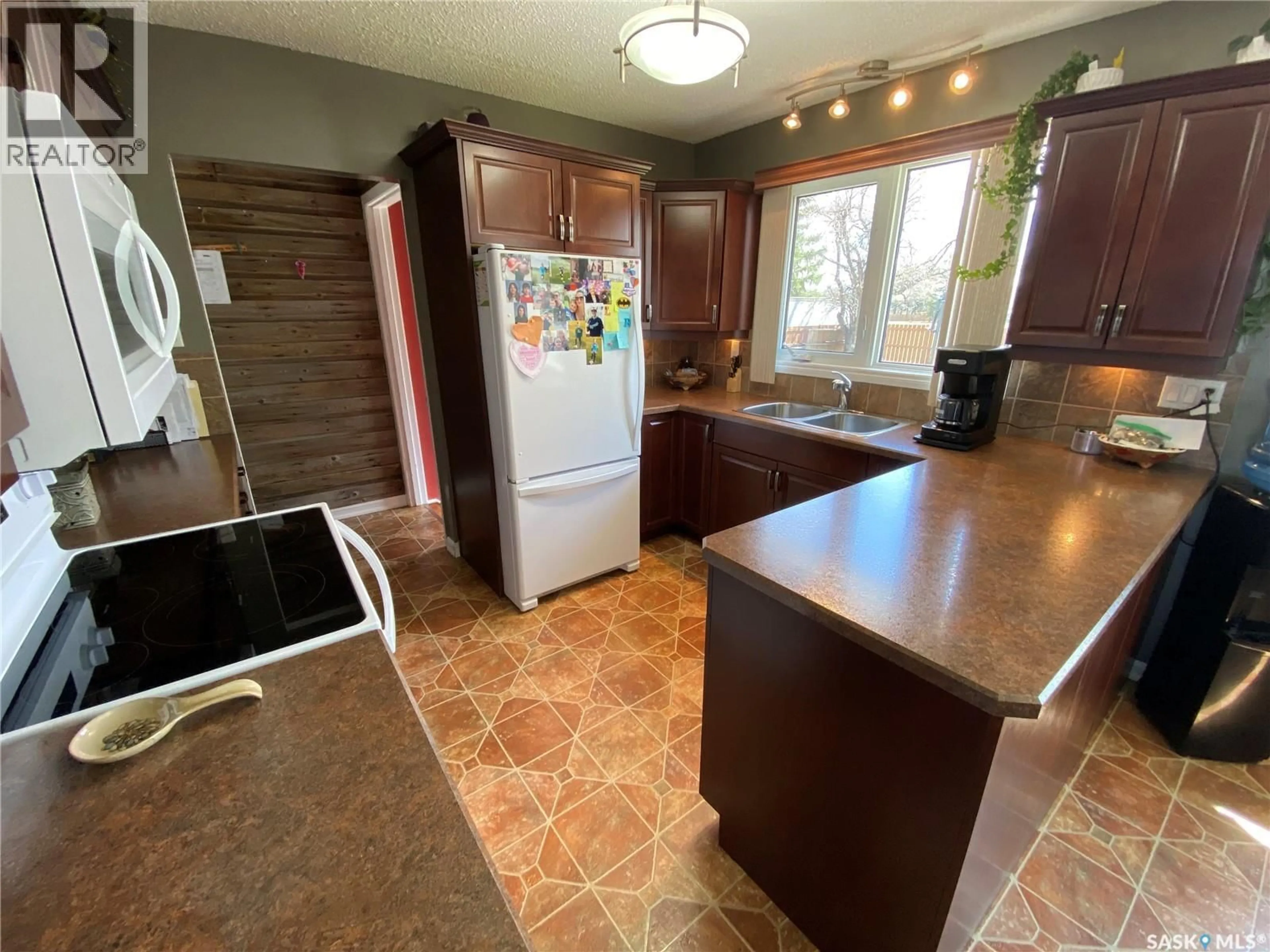 Open concept kitchen, unknown for 55 MOSSFIELD PLACE, Yorkton Saskatchewan S3N2R1