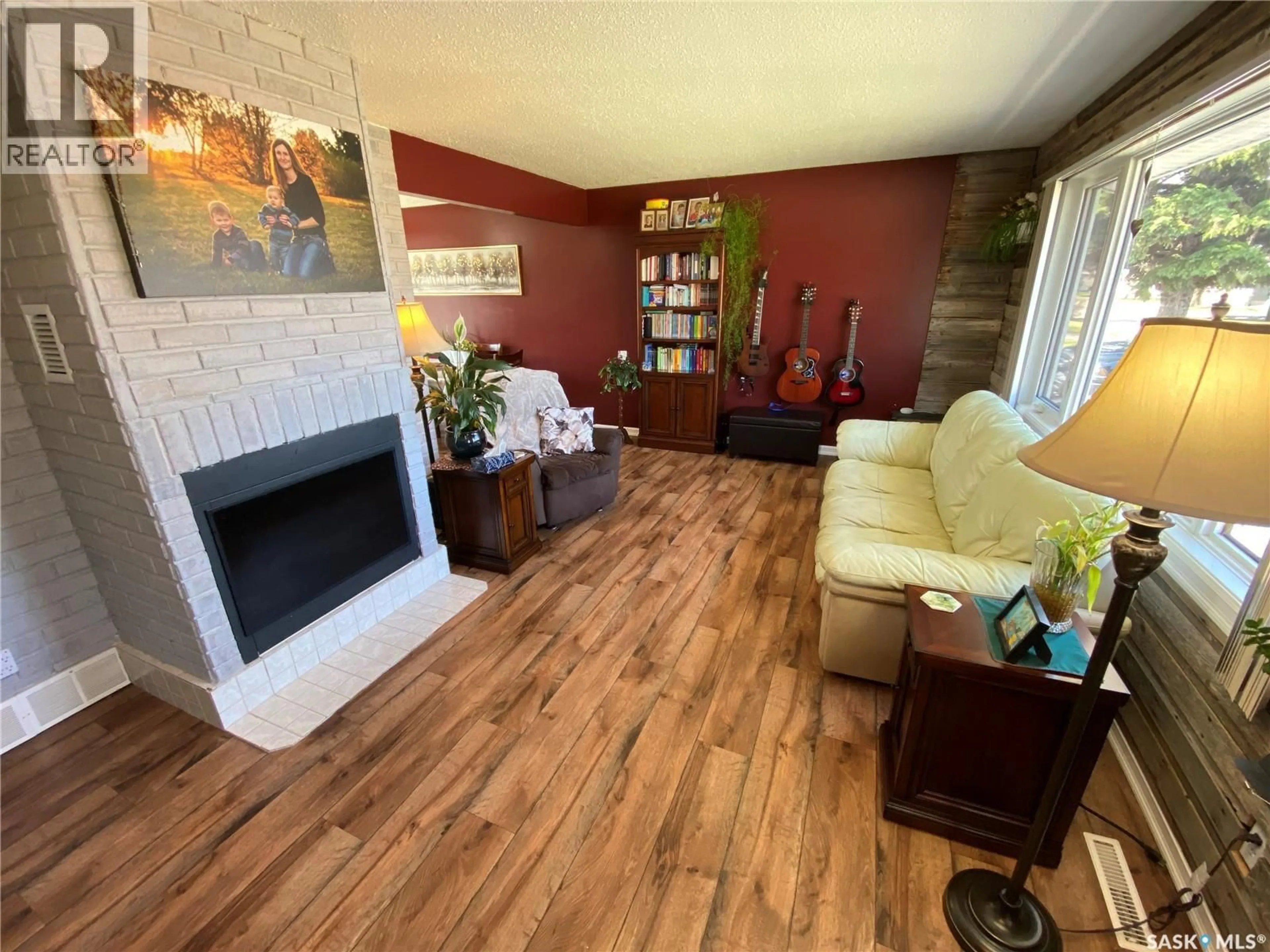 Living room with furniture, wood/laminate floor for 55 MOSSFIELD PLACE, Yorkton Saskatchewan S3N2R1