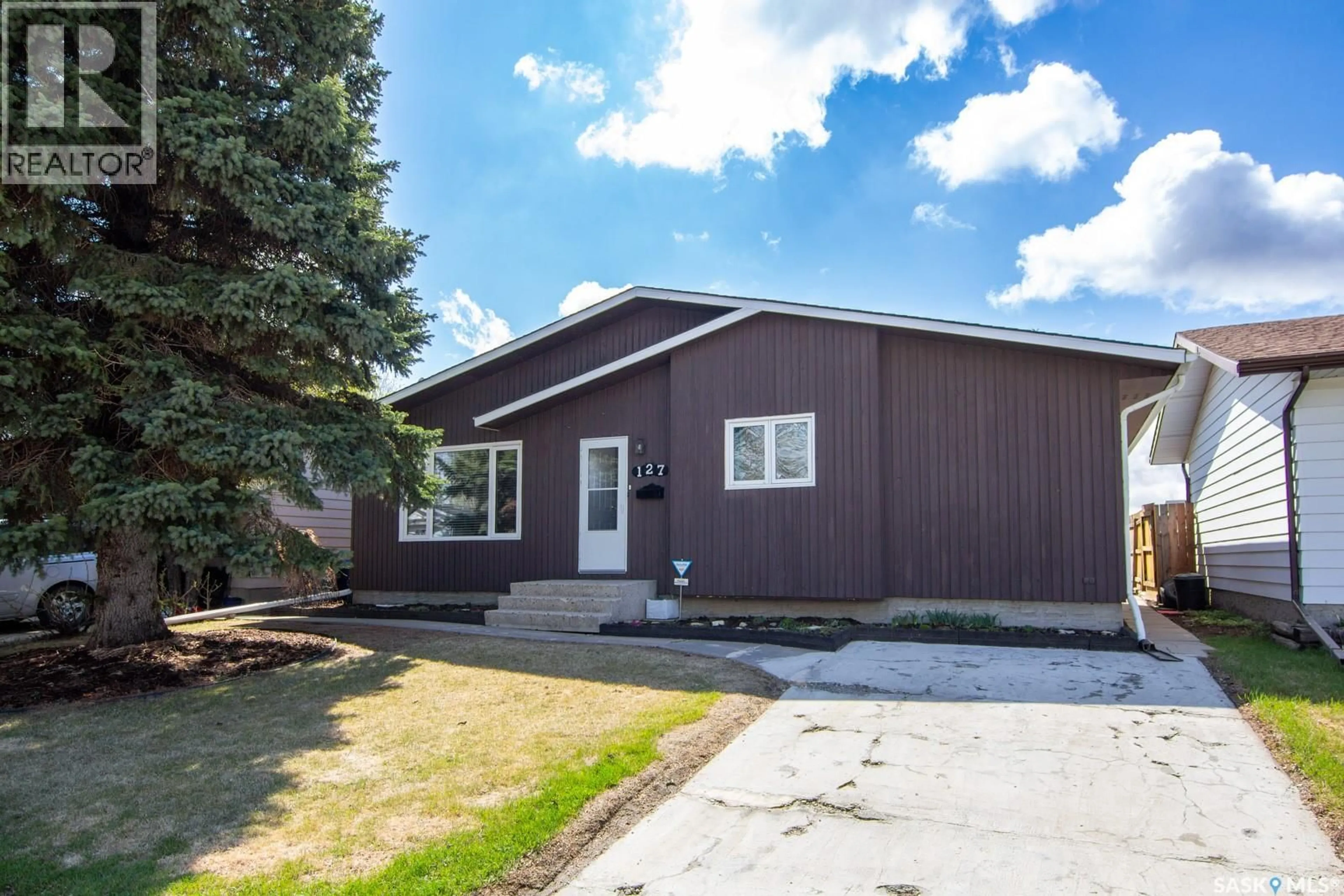 Home with vinyl exterior material, street for 127 DEVONSHIRE CRESCENT, Saskatoon Saskatchewan S7L5V6