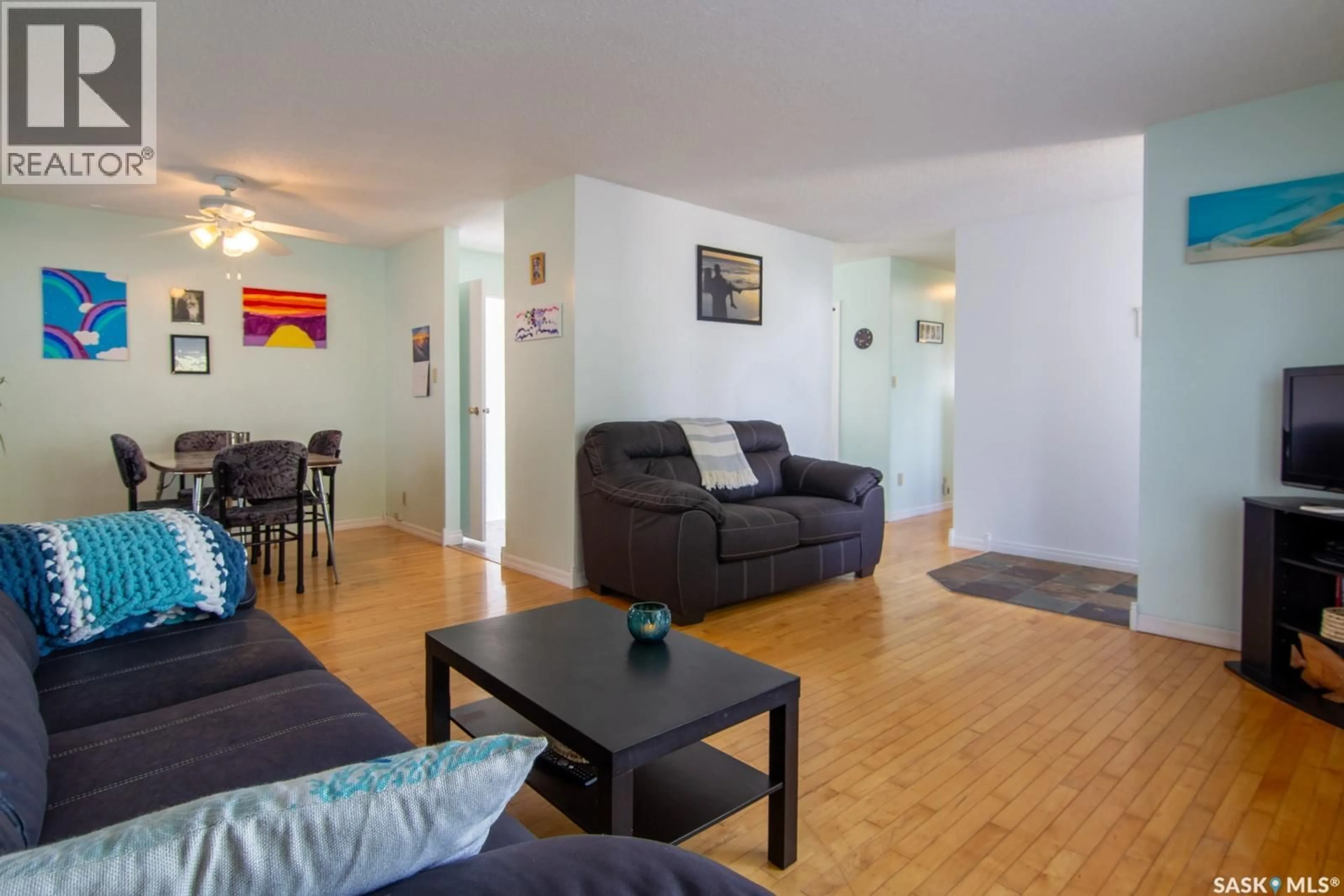 Living room with furniture, wood/laminate floor for 127 DEVONSHIRE CRESCENT, Saskatoon Saskatchewan S7L5V6