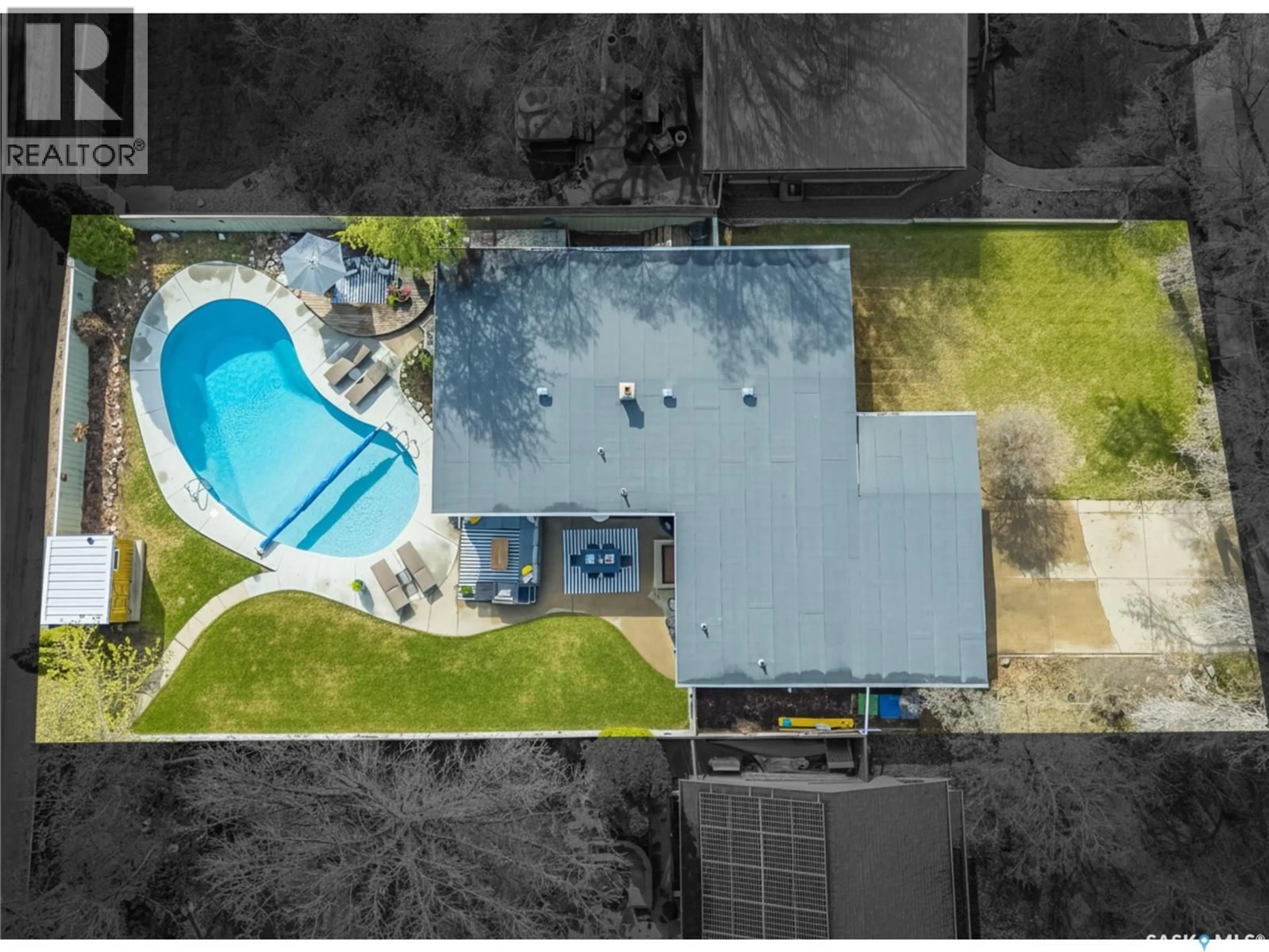 A pic from outside/outdoor area/front of a property/back of a property/a pic from drone, unknown for 30 CAMBRIDGE CRESCENT, Saskatoon Saskatchewan S7H3P8