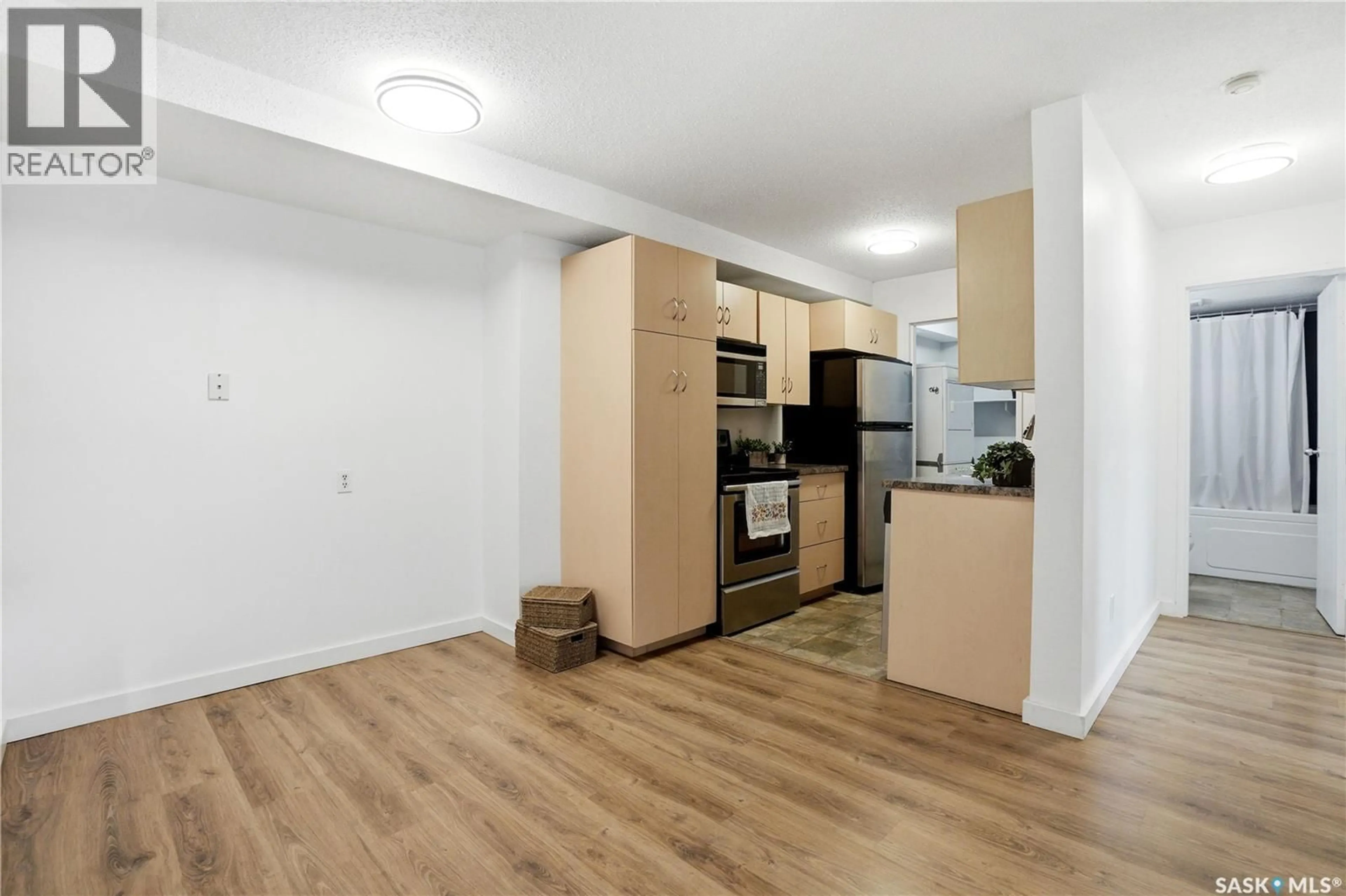 Standard kitchen, unknown for 107 415 TAIT COURT, Saskatoon Saskatchewan S7H5L3