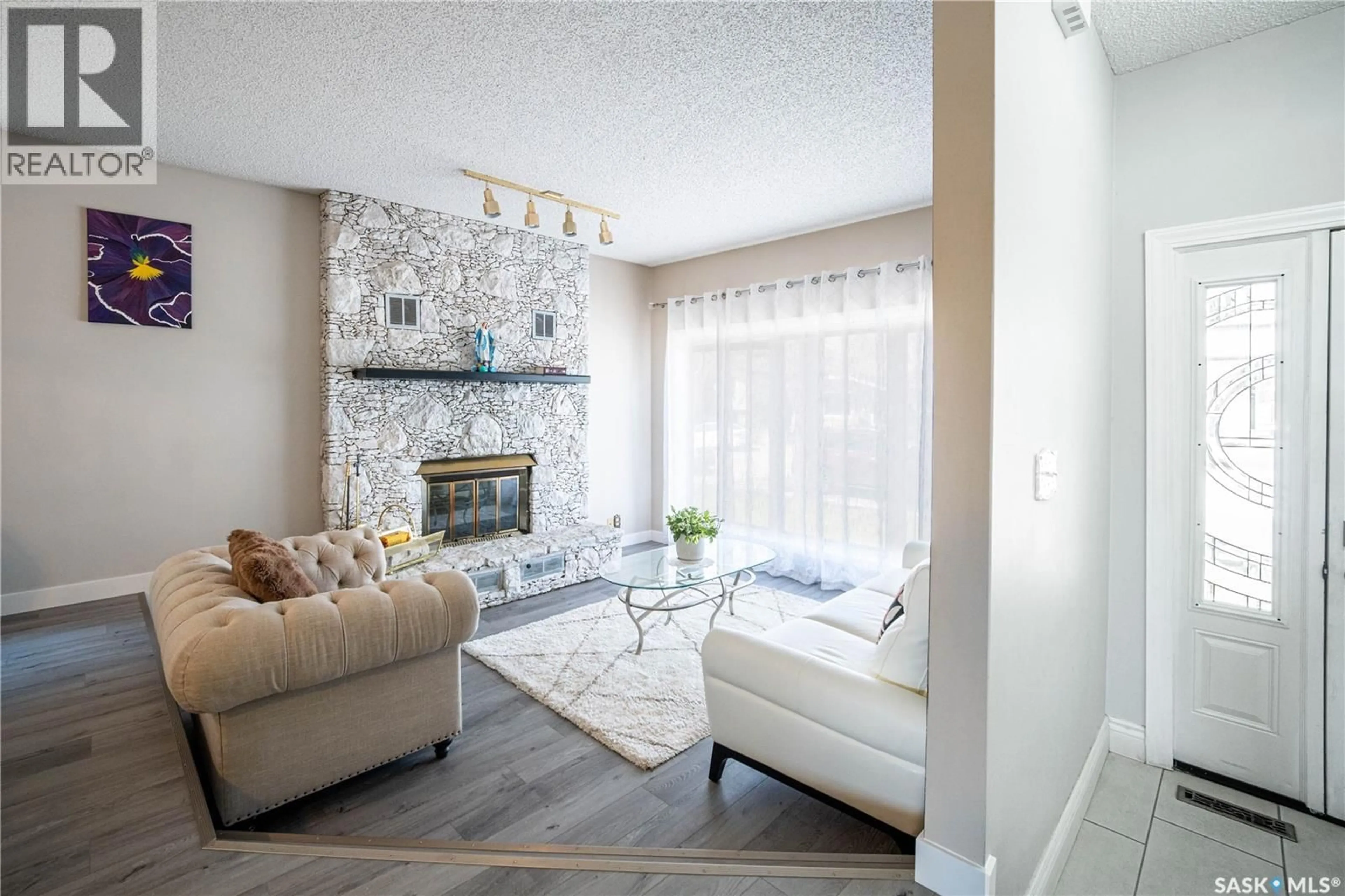 Living room with furniture, unknown for 435 CHRISTOPHER ROAD, Saskatoon Saskatchewan S7J3S1