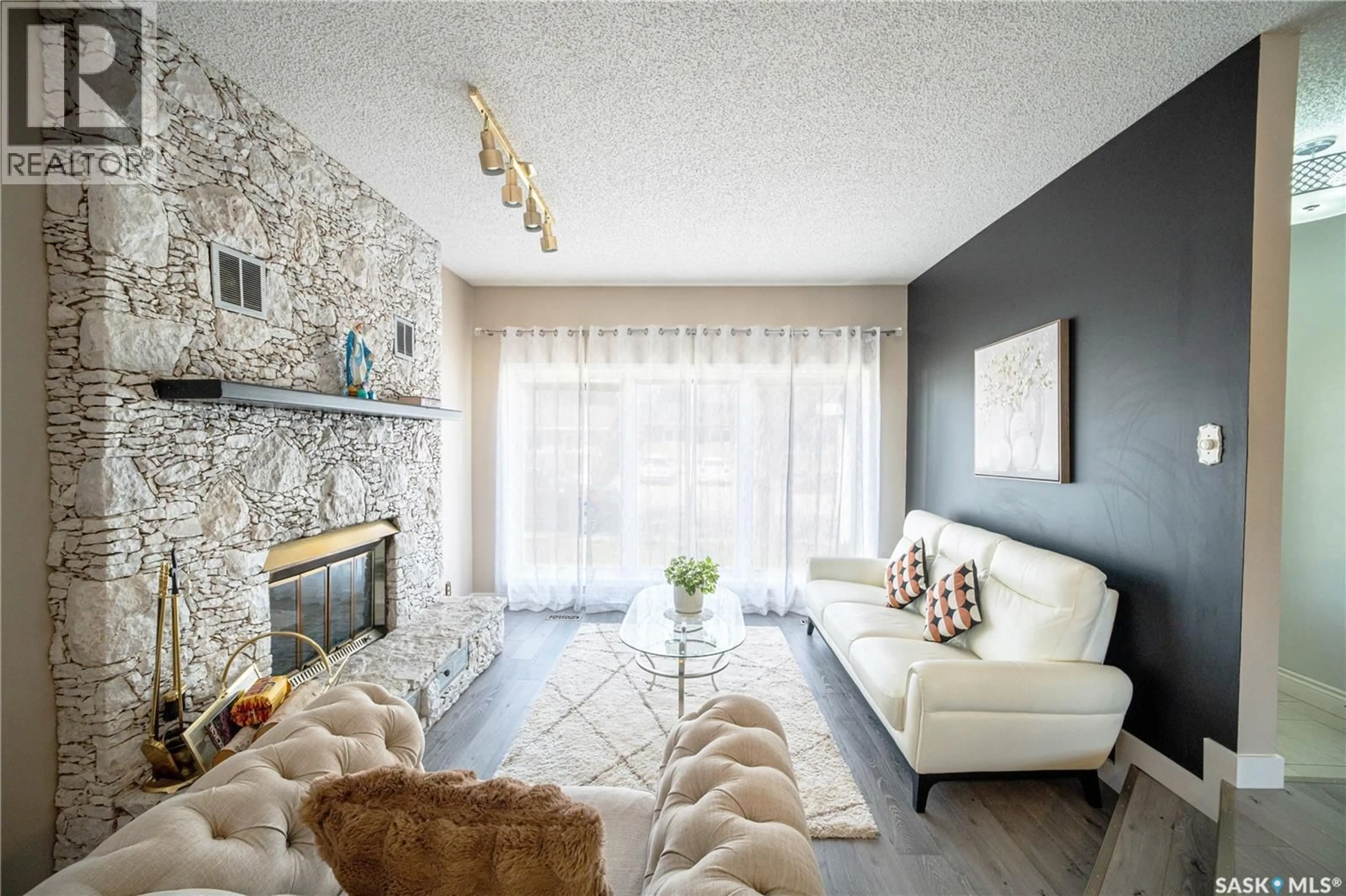 Living room with furniture, unknown for 435 CHRISTOPHER ROAD, Saskatoon Saskatchewan S7J3S1