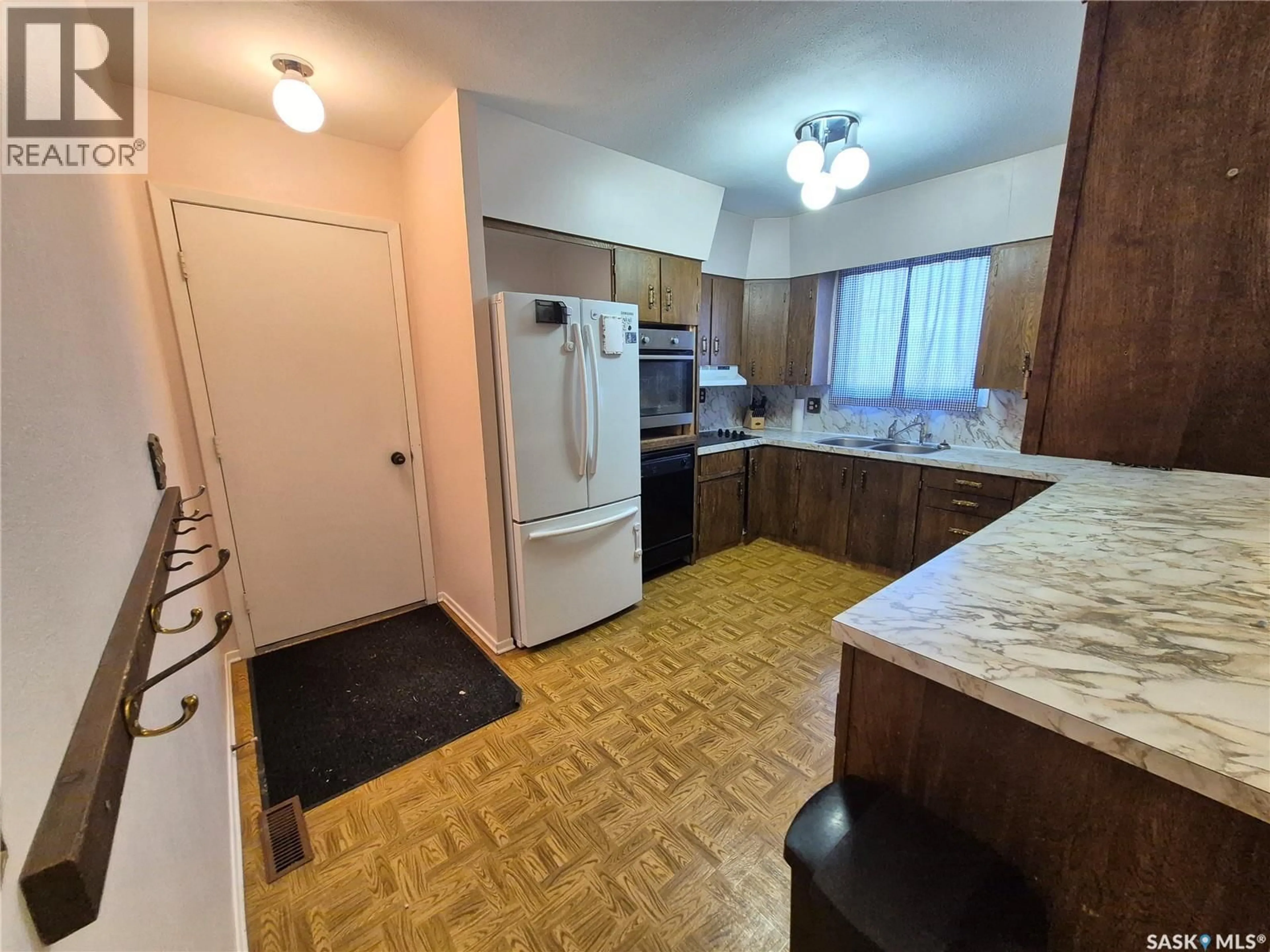 Standard kitchen, unknown for 10 YANDEAU CRESCENT, Radville Saskatchewan S0C2G0