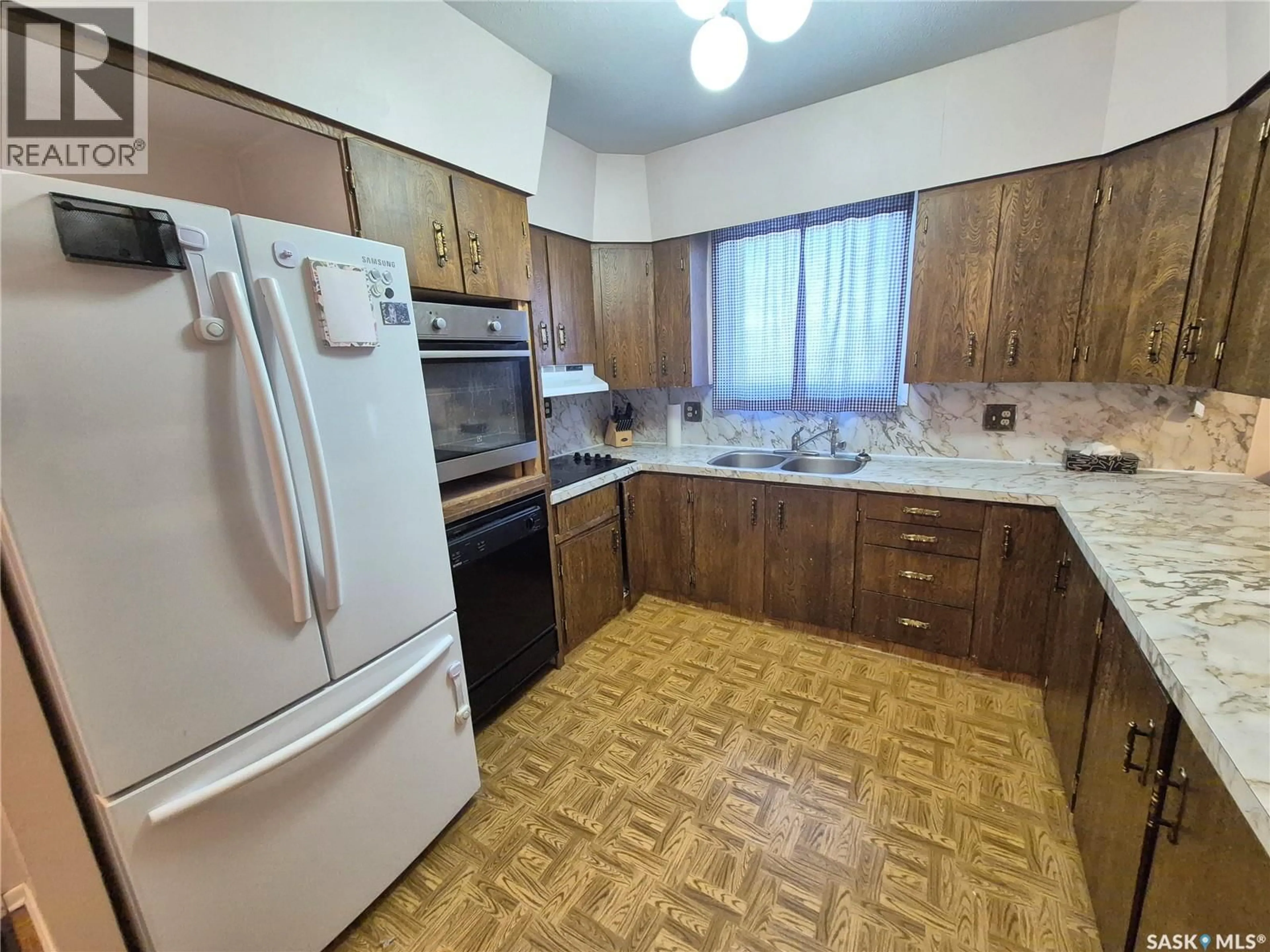 Standard kitchen, unknown for 10 YANDEAU CRESCENT, Radville Saskatchewan S0C2G0