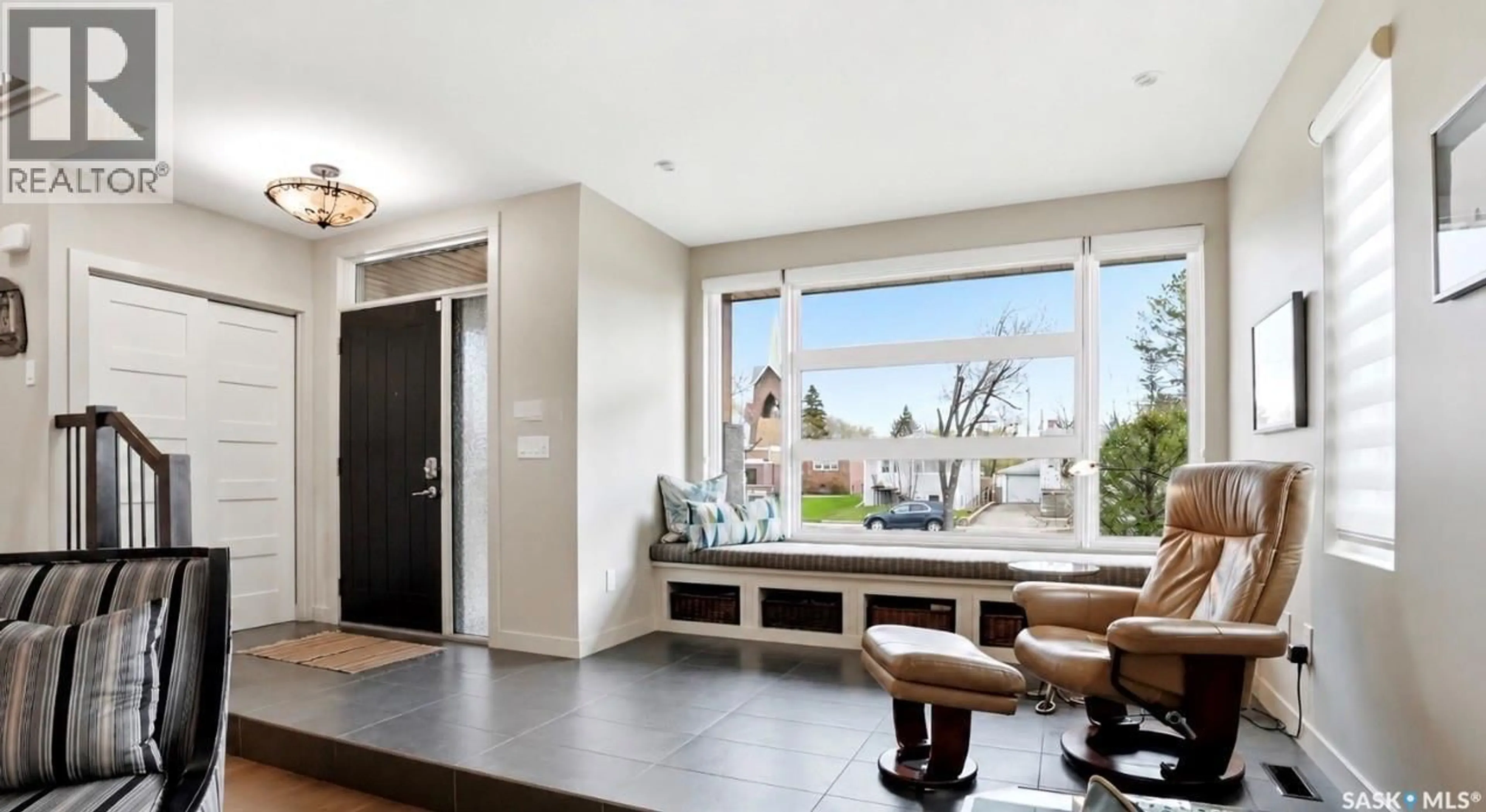 Indoor entryway for E - 1212 BROADWAY AVENUE, Saskatoon Saskatchewan S7H2A3