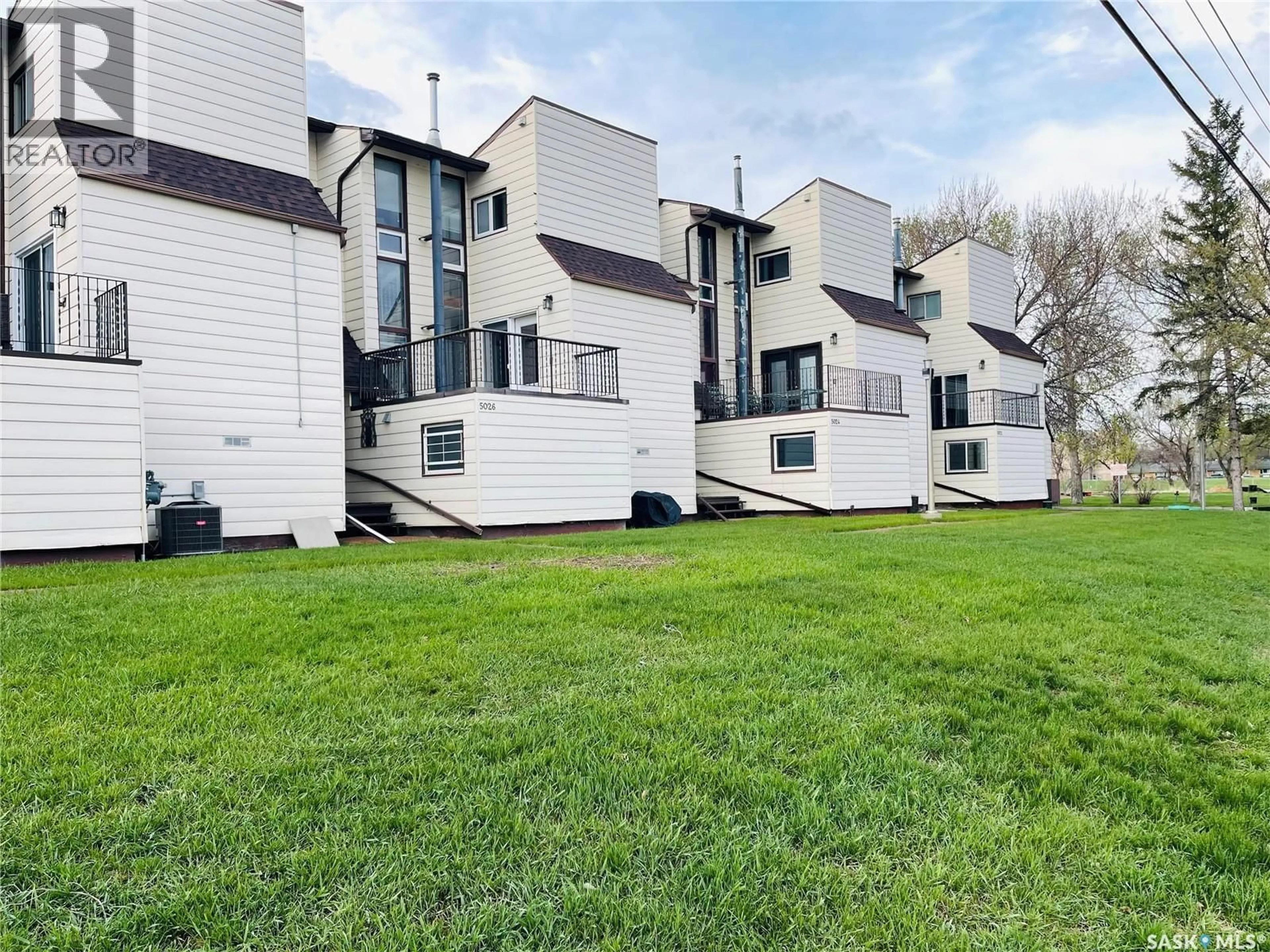 A pic from outside/outdoor area/front of a property/back of a property/a pic from drone, unknown for 5026 10TH AVENUE, Regina Saskatchewan S4T7P4
