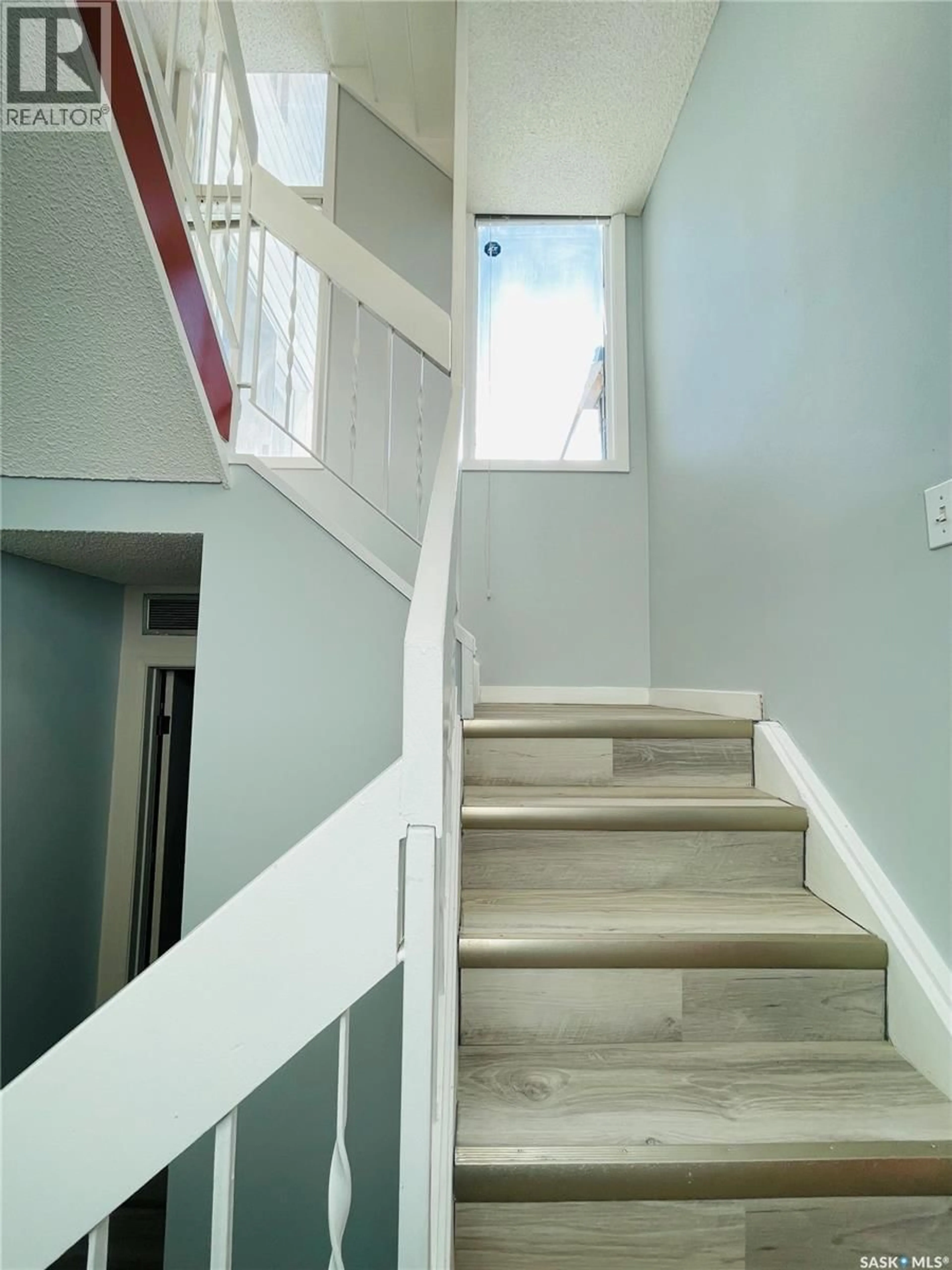 Stairs for 5026 10TH AVENUE, Regina Saskatchewan S4T7P4