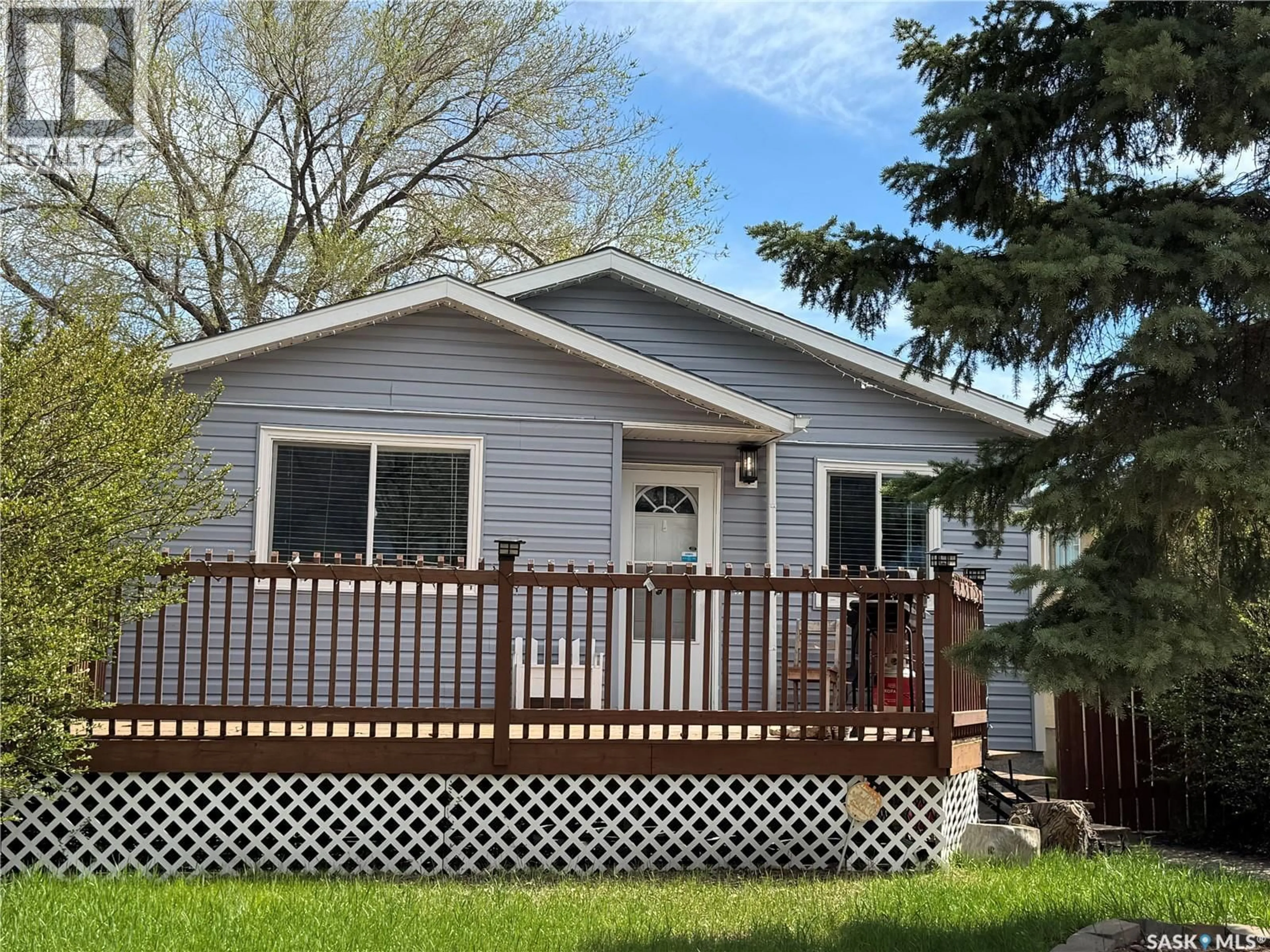 Home with vinyl exterior material, street for 43 MARSHALL CRESCENT, Regina Saskatchewan S4R4Y8