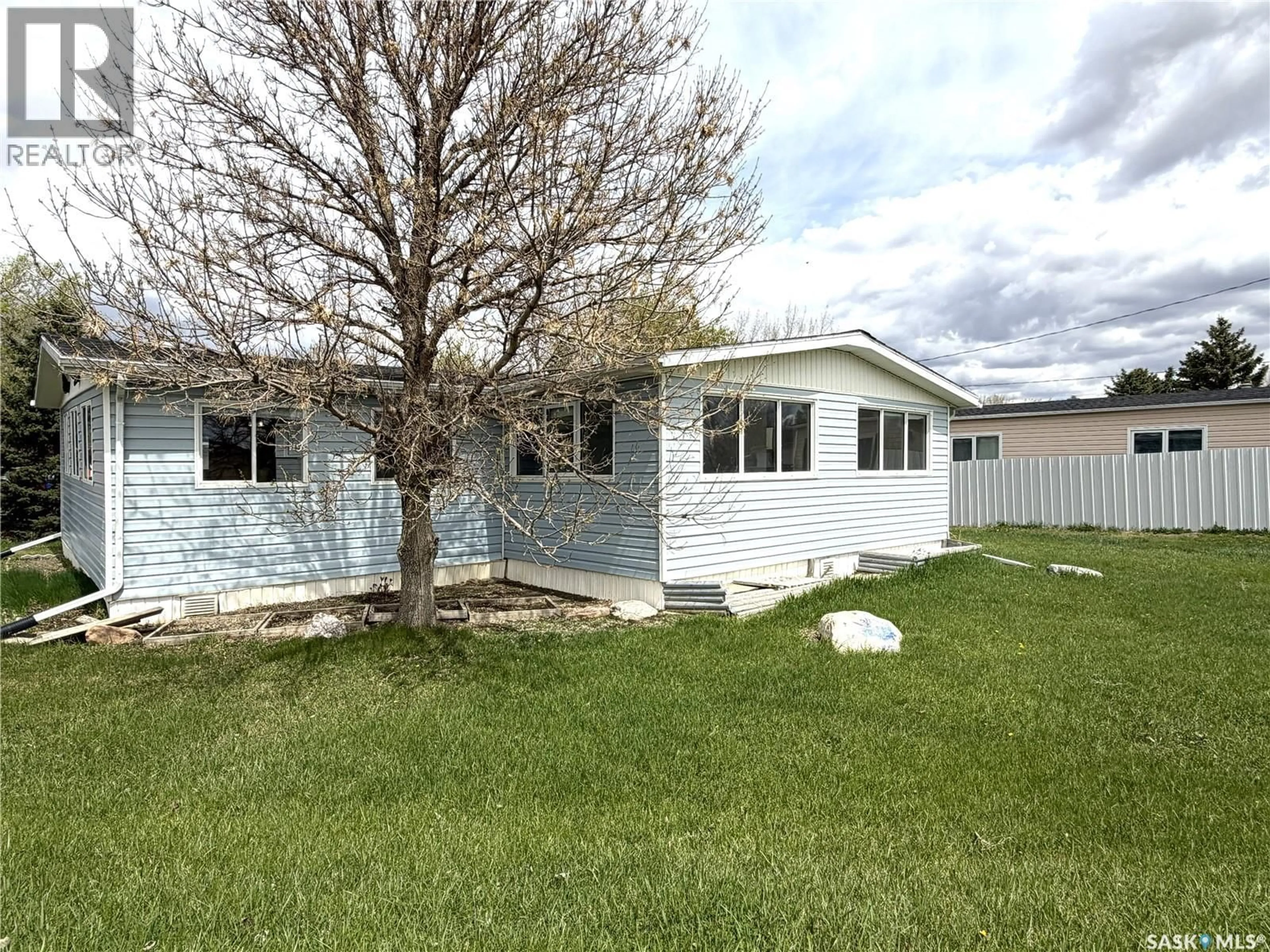 Home with vinyl exterior material, street for 1016 RAILWAY AVENUE, Milestone Saskatchewan S0G3L0