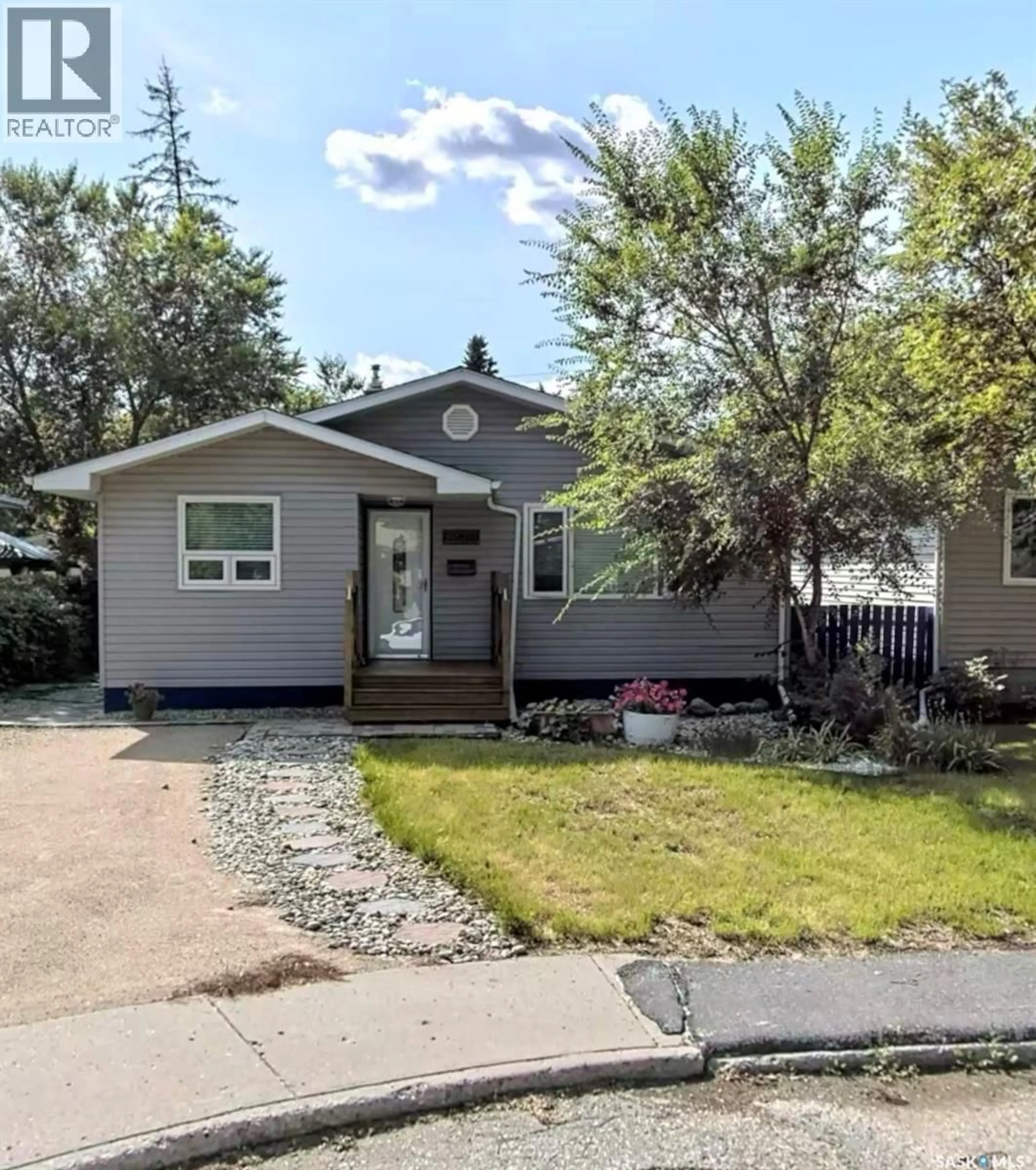Home with vinyl exterior material, street for 2908 ARGYLE STREET, Regina Saskatchewan S4S2A9