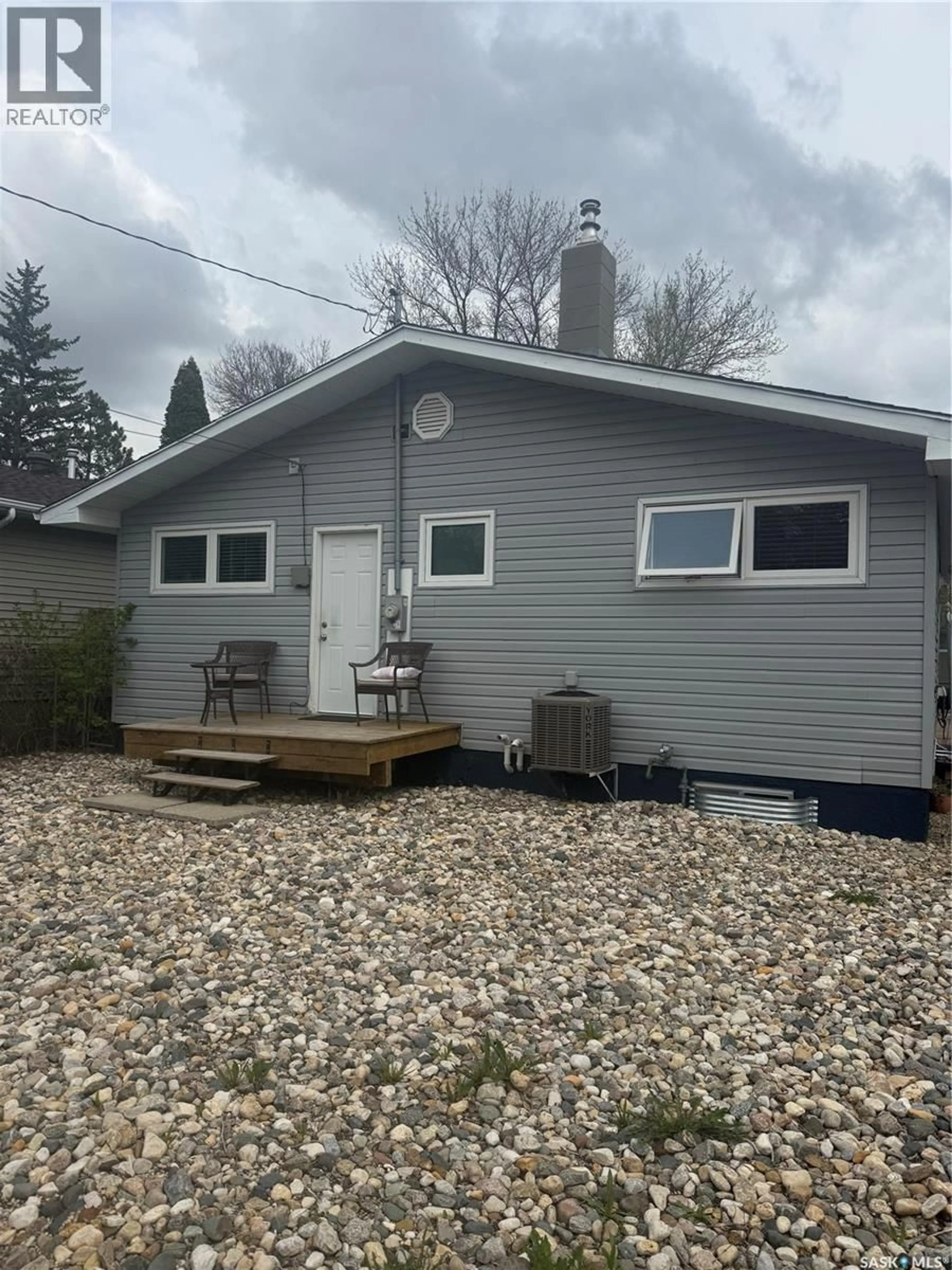 Home with vinyl exterior material, street for 2908 ARGYLE STREET, Regina Saskatchewan S4S2A9