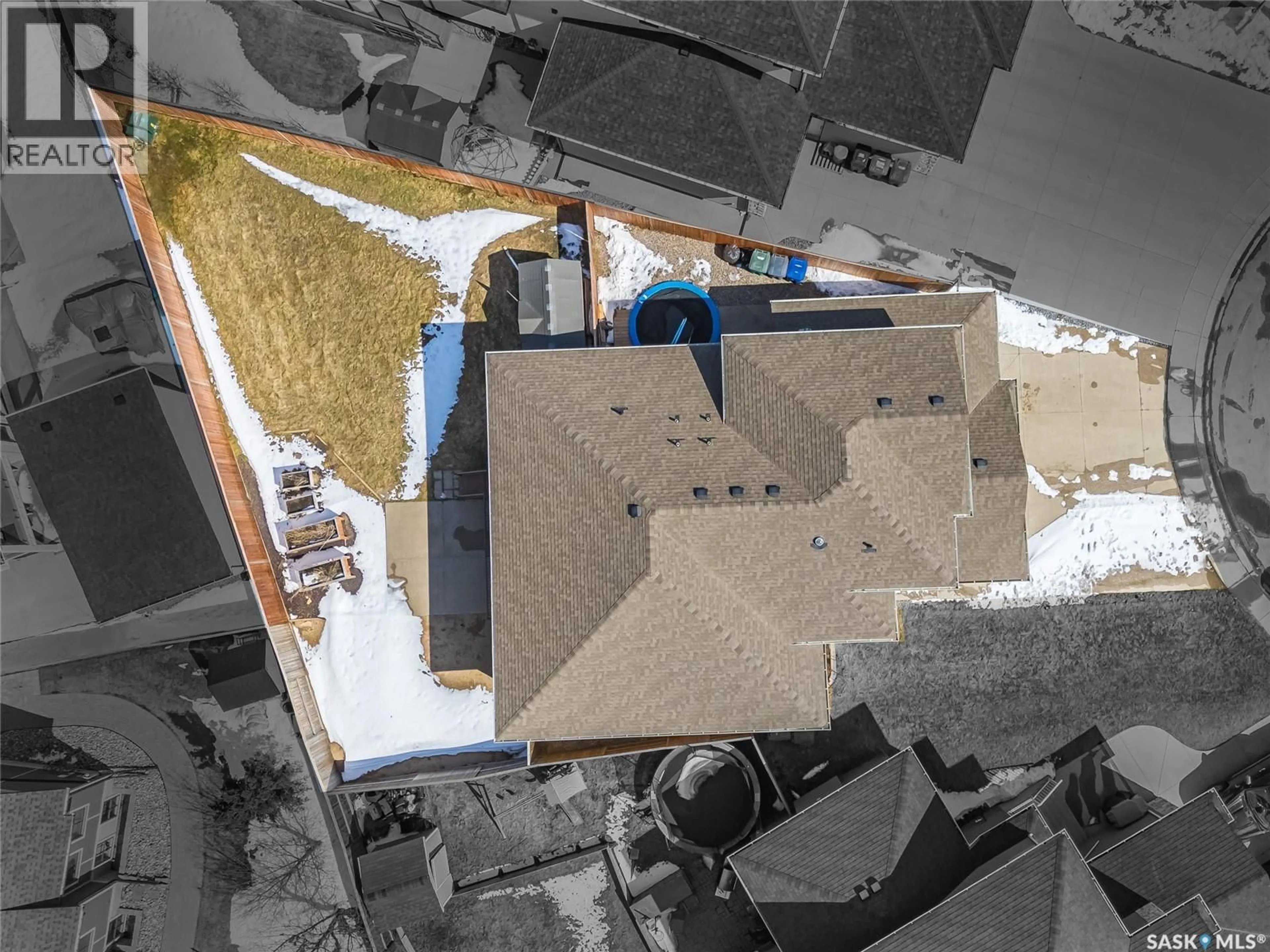 A pic from outside/outdoor area/front of a property/back of a property/a pic from drone, street for 814 WERSCHNER COURT, Saskatoon Saskatchewan S7V0G7