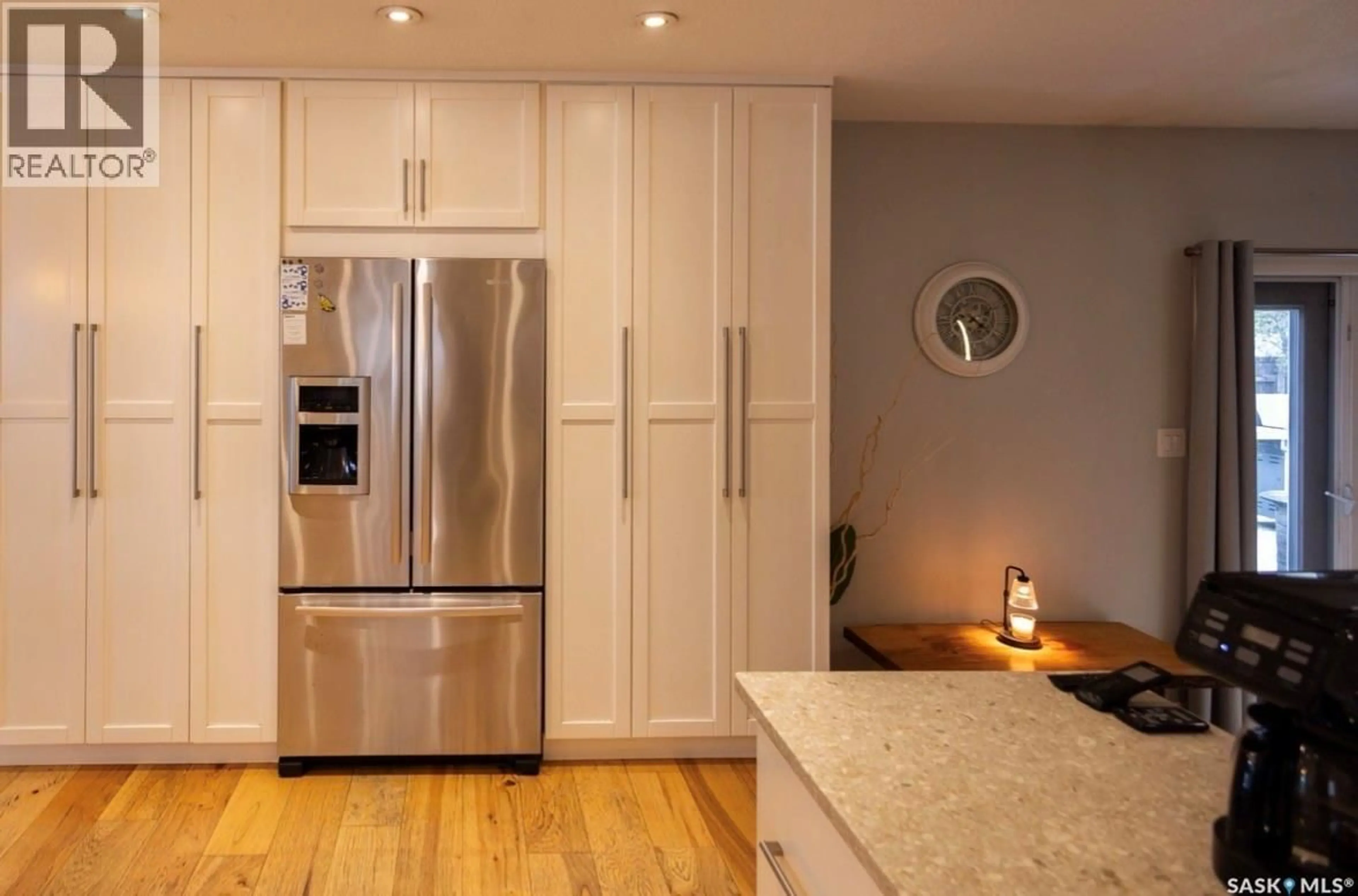 Contemporary kitchen, wood/laminate floor for E - 2258 NEWIS BAY, Regina Saskatchewan S4V0S5