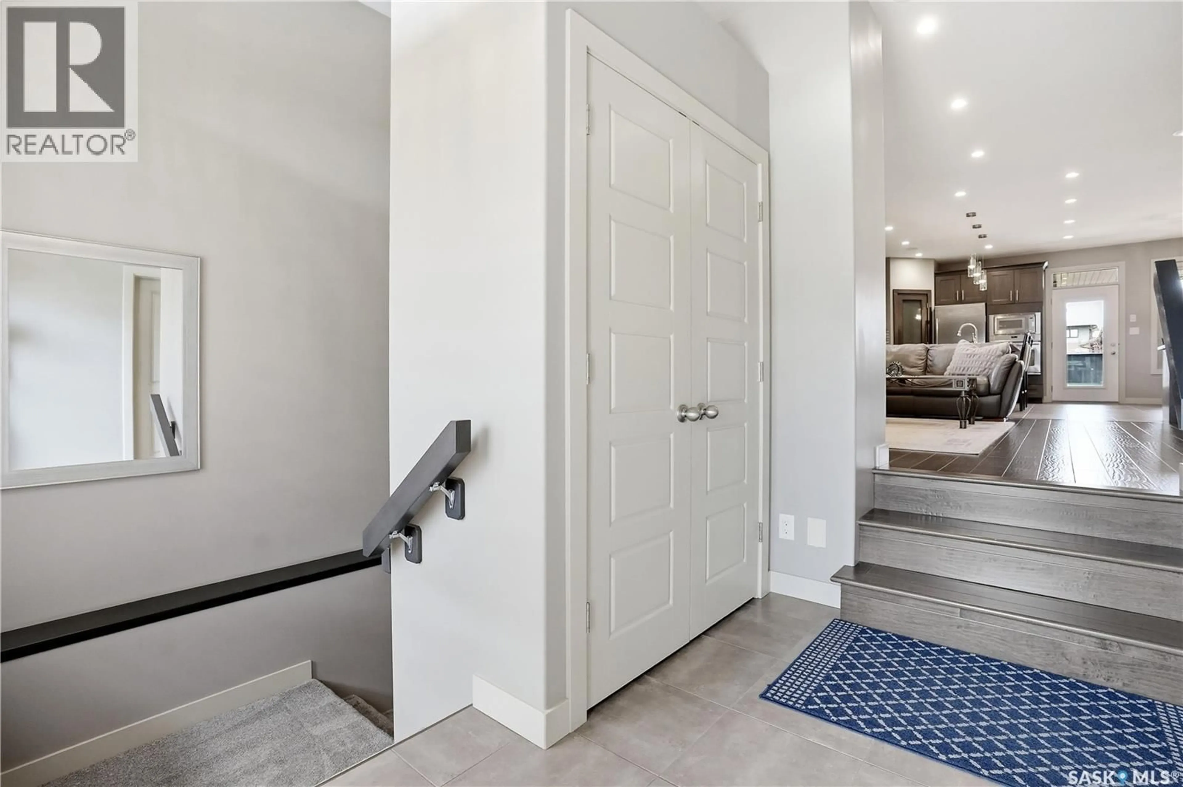 Indoor entryway for 4334 CHUKA DRIVE, Regina Saskatchewan S4V3H7