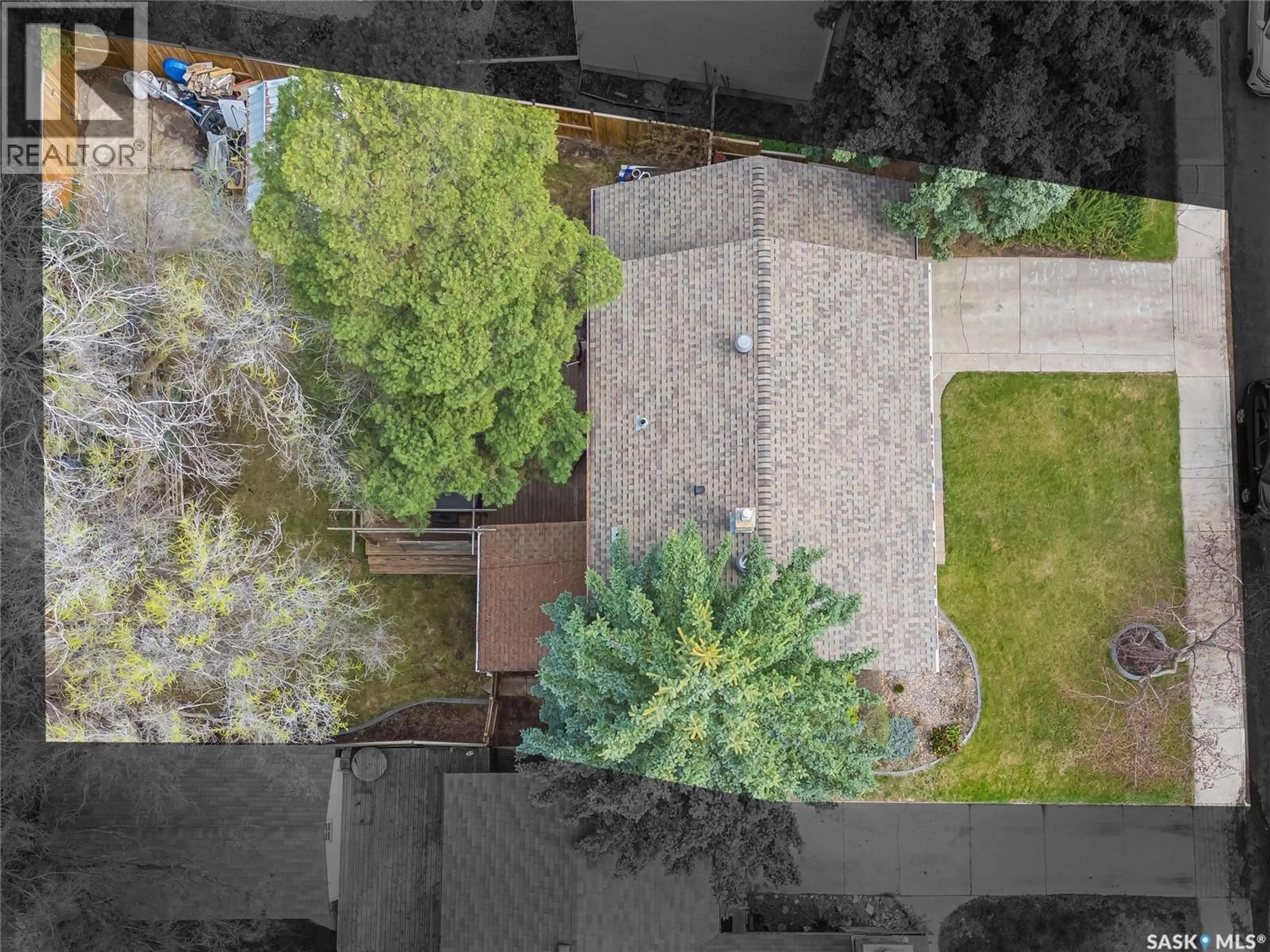 A pic from outside/outdoor area/front of a property/back of a property/a pic from drone, street for 5 LEYDEN CRESCENT, Saskatoon Saskatchewan S7J2S3