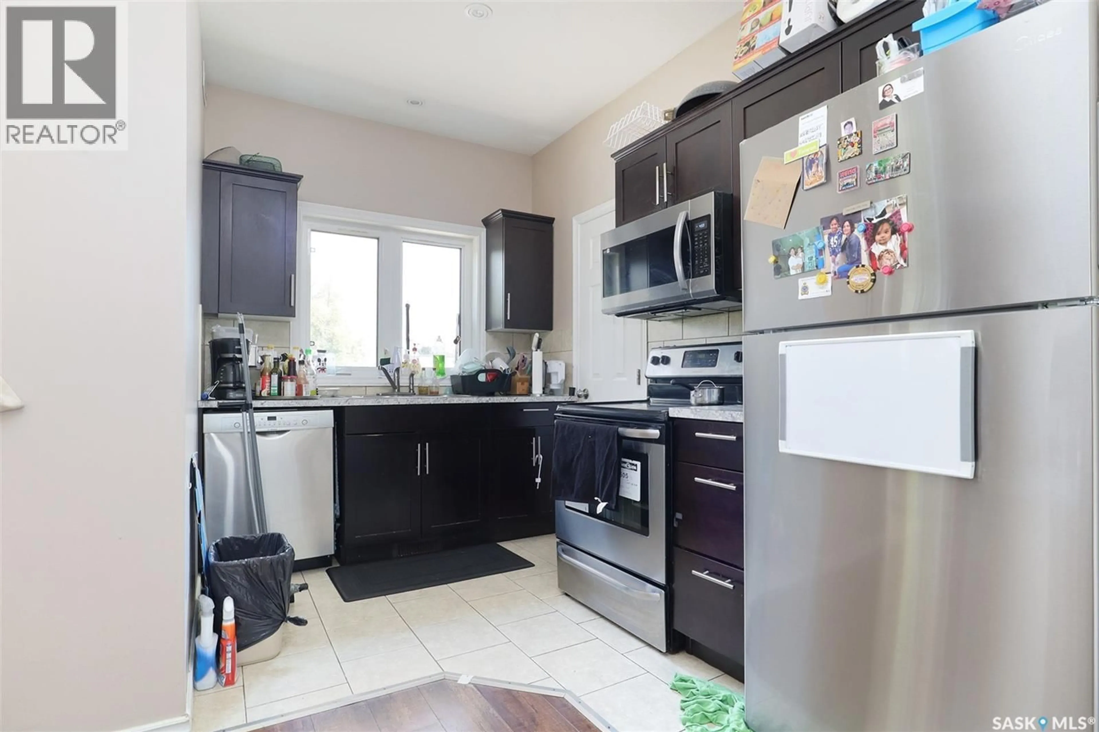 Standard kitchen, unknown for A&B - 1956 EDGAR STREET, Regina Saskatchewan S4N3K3