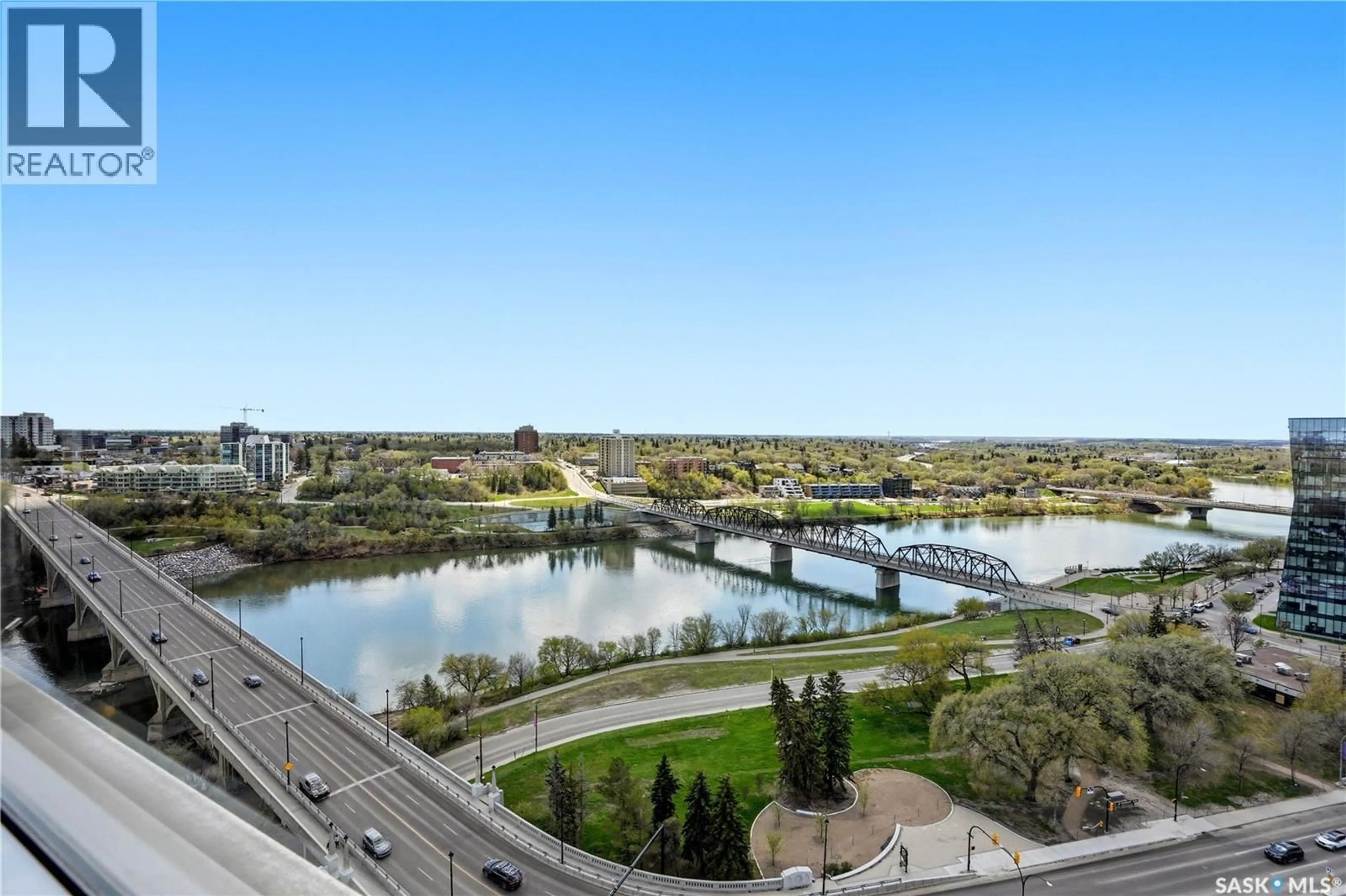 Patio, water/lake/river/ocean view for 424 - 2160 SPADINA CRESCENT, Saskatoon Saskatchewan S7K6X7