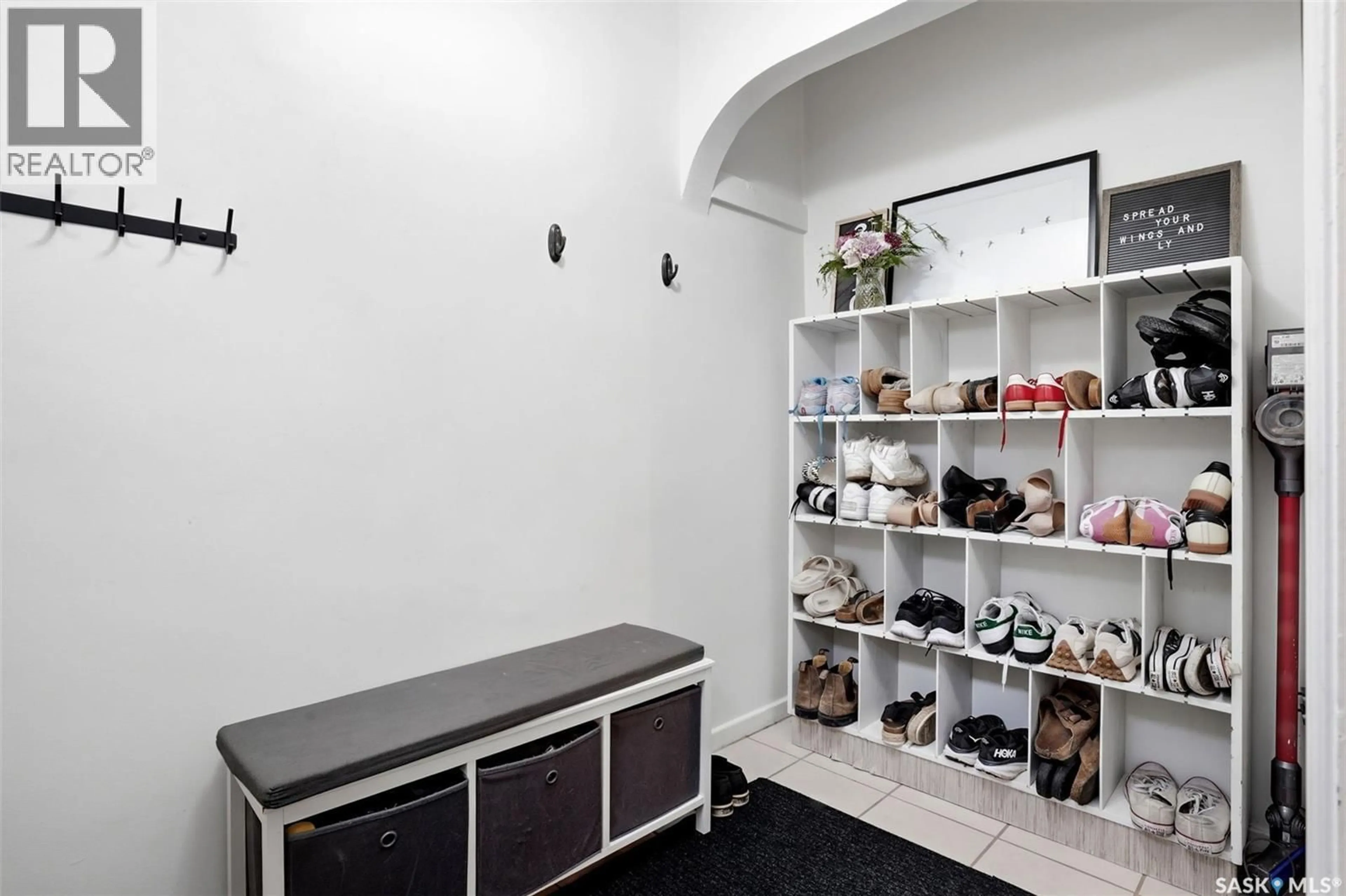 Indoor entryway for 3410 MCCALLUM AVENUE, Regina Saskatchewan S4S0S1