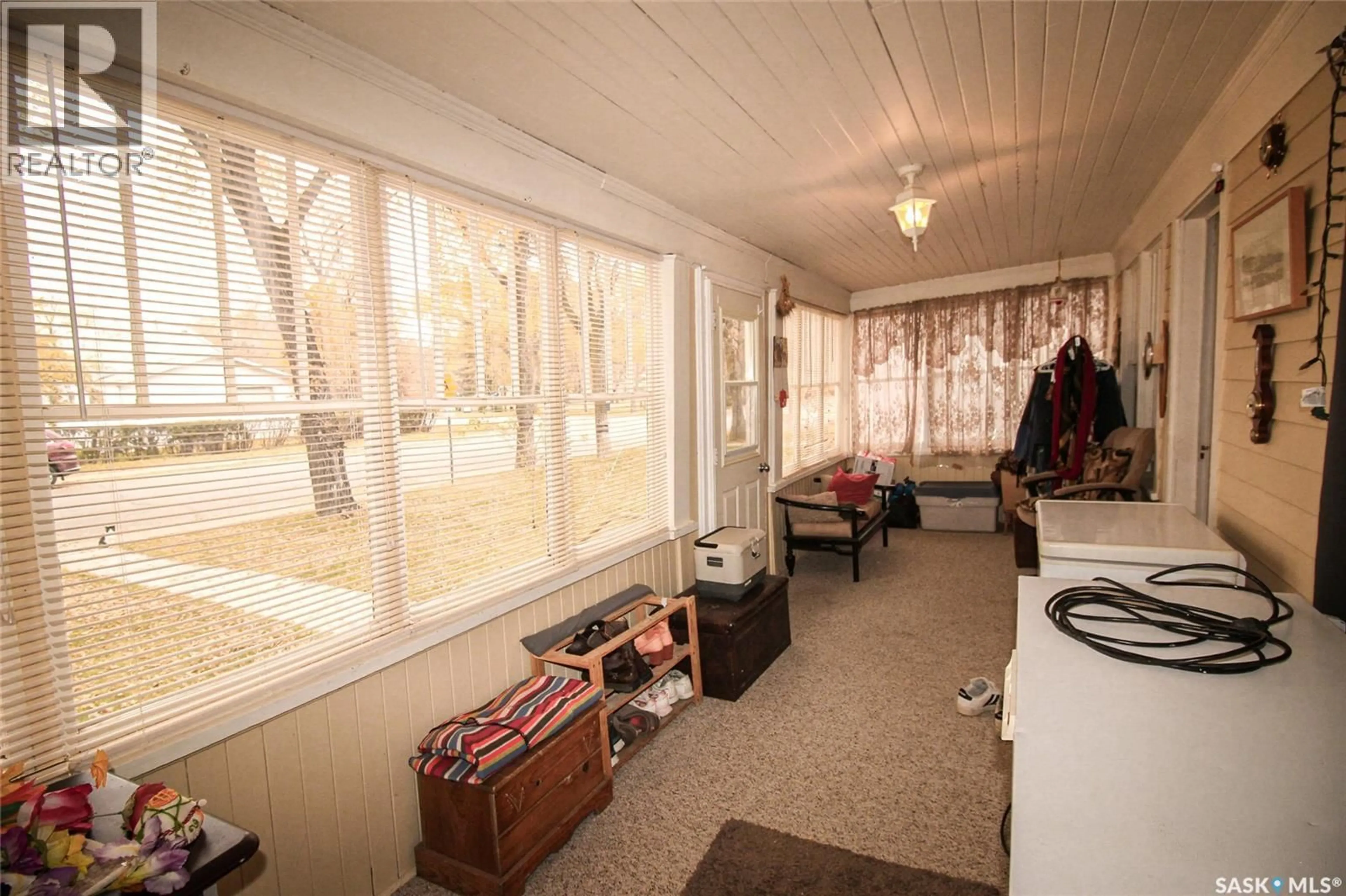 Unknown for 515 1ST STREET E, Shaunavon Saskatchewan S0N2M0