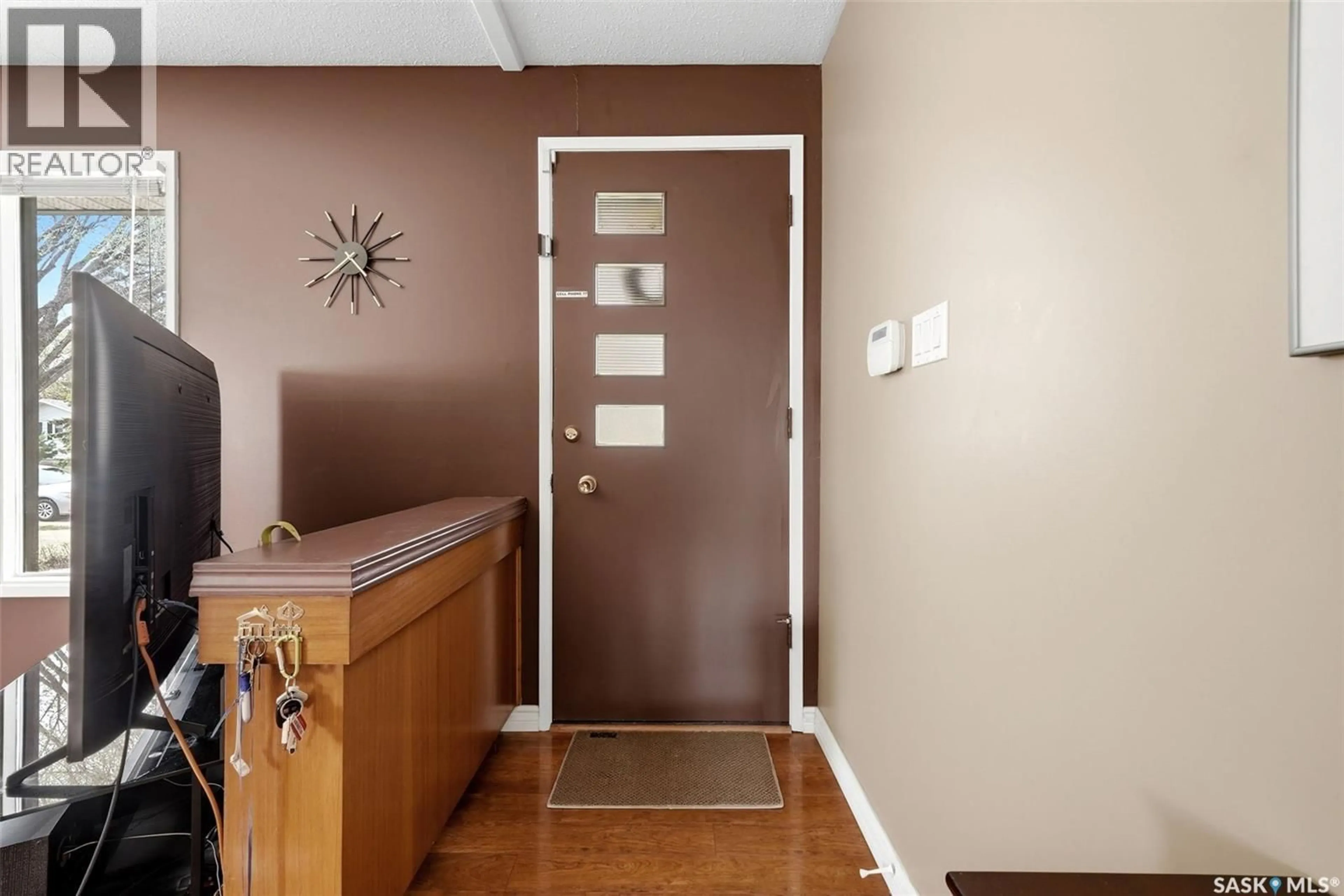 Indoor entryway for 15 HUDSON DRIVE, Regina Saskatchewan S4S2W1