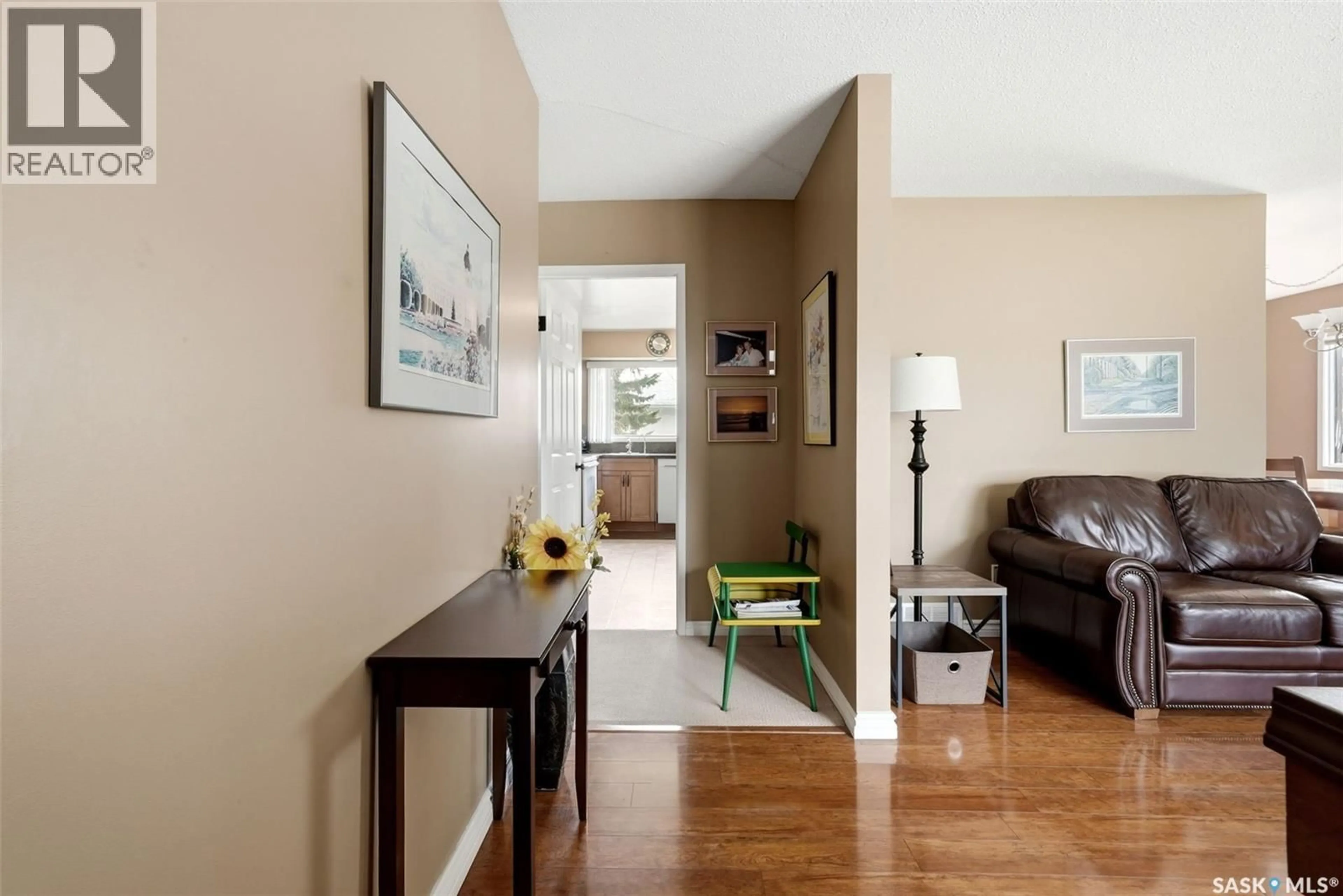 Indoor entryway for 15 HUDSON DRIVE, Regina Saskatchewan S4S2W1