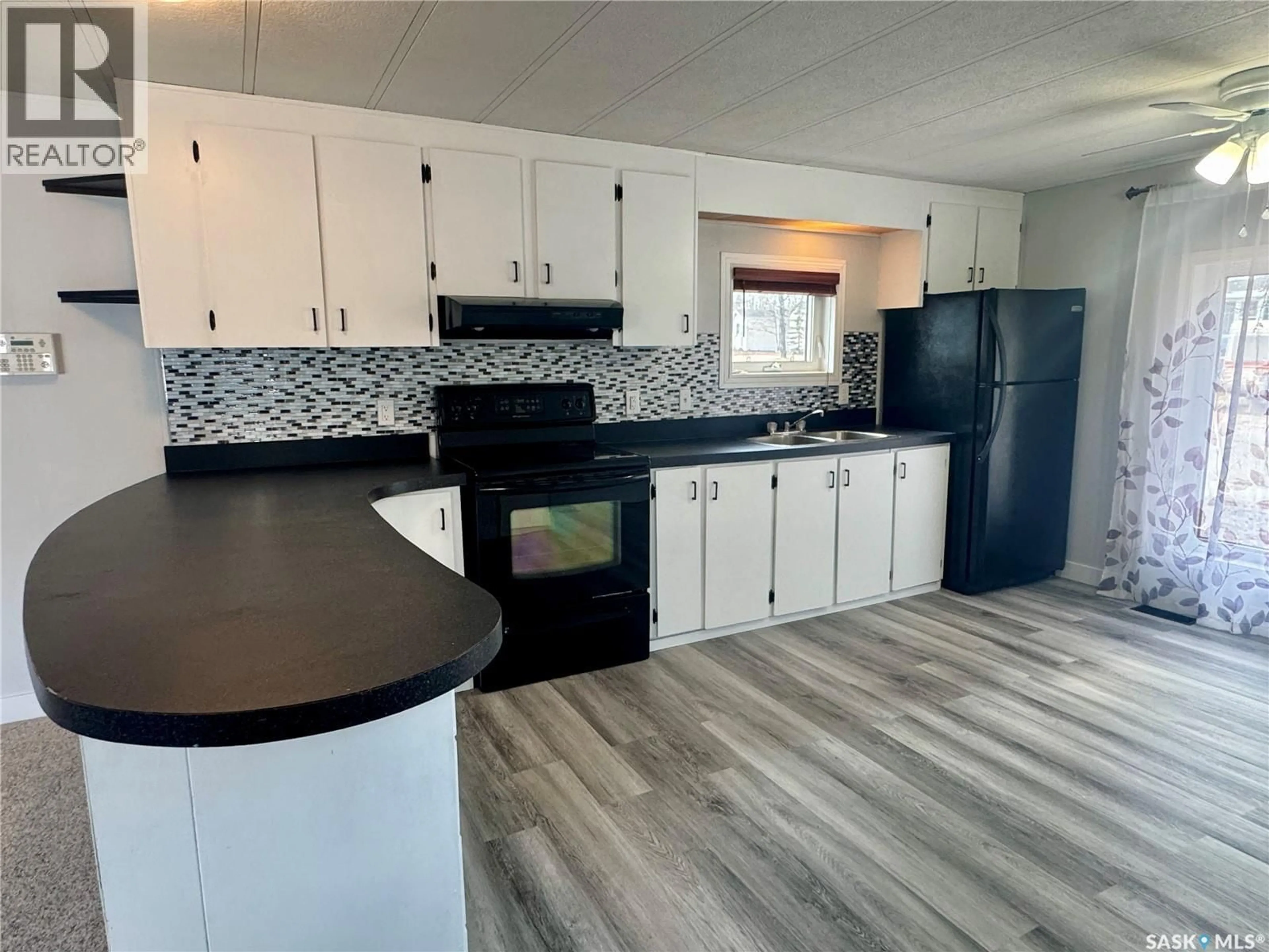 Open concept kitchen, unknown for 1112 DALBY CRESCENT, La Ronge Saskatchewan S0J1L0