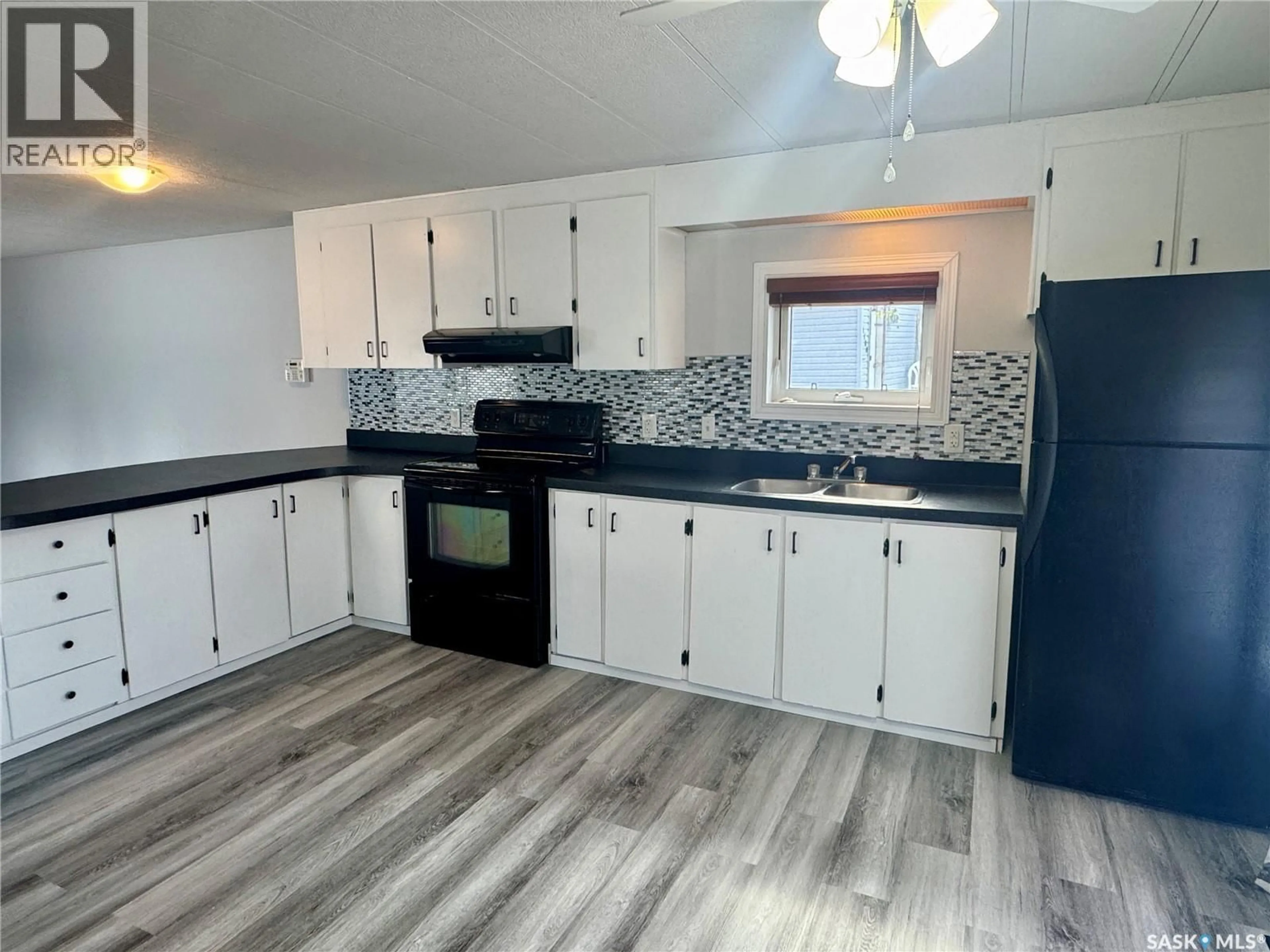 Open concept kitchen, unknown for 1112 DALBY CRESCENT, La Ronge Saskatchewan S0J1L0