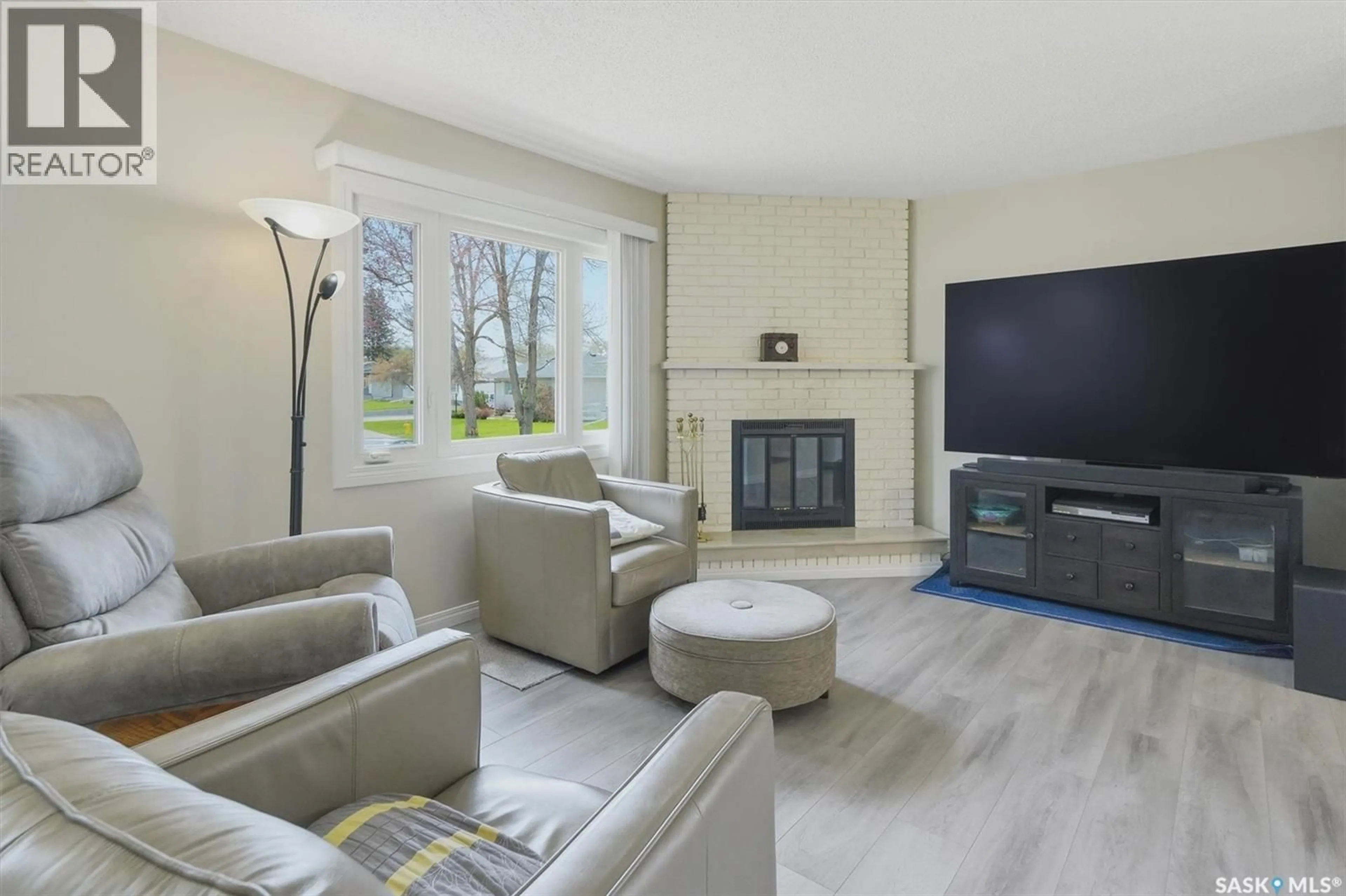 Living room with furniture, unknown for 2922 21ST STREET, Saskatoon Saskatchewan S7M0W5