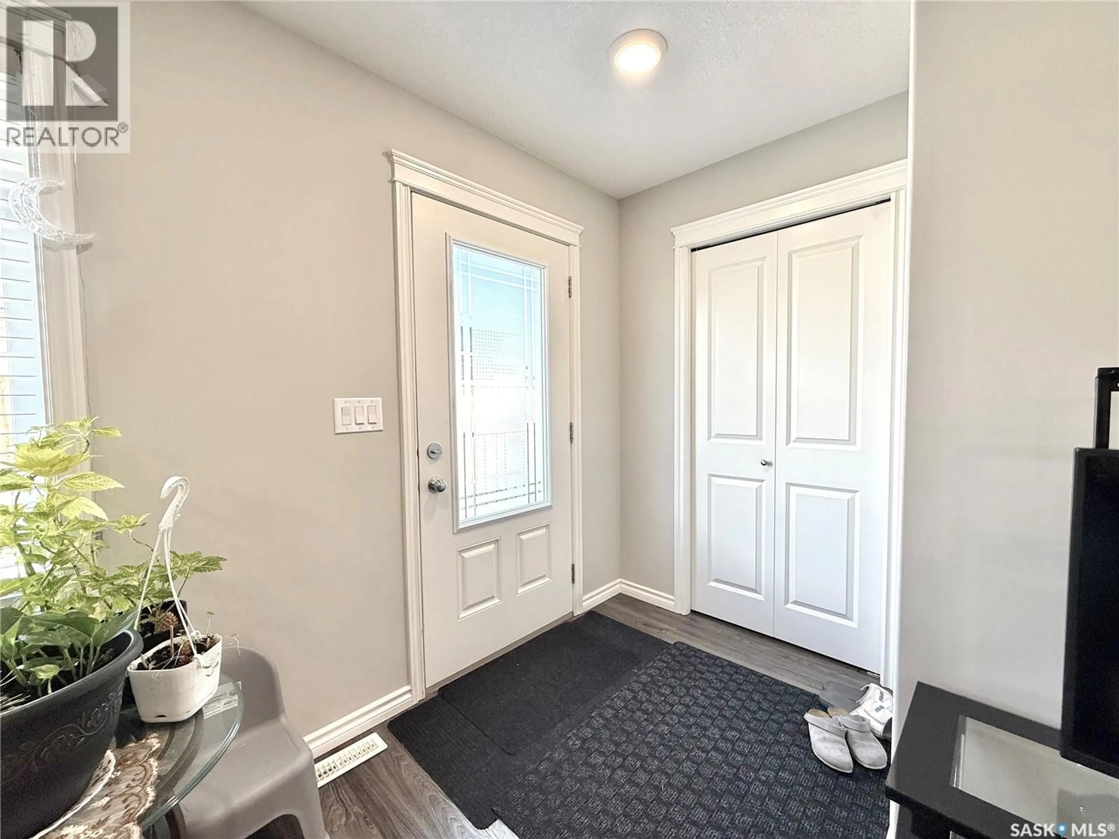Indoor entryway for 503 110 AKHTAR BEND, Saskatoon Saskatchewan S7W0X5