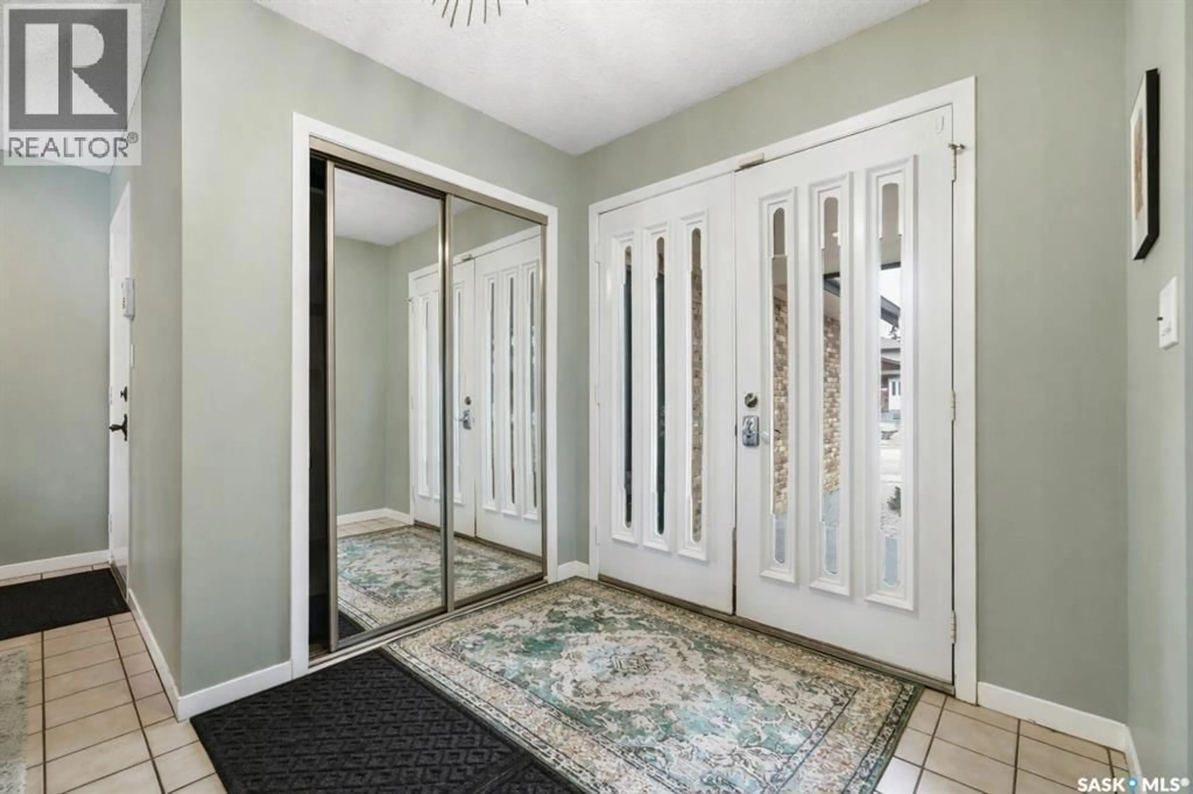 Indoor entryway for 2402 TRUESDALE DRIVE, Regina Saskatchewan S4V0W2