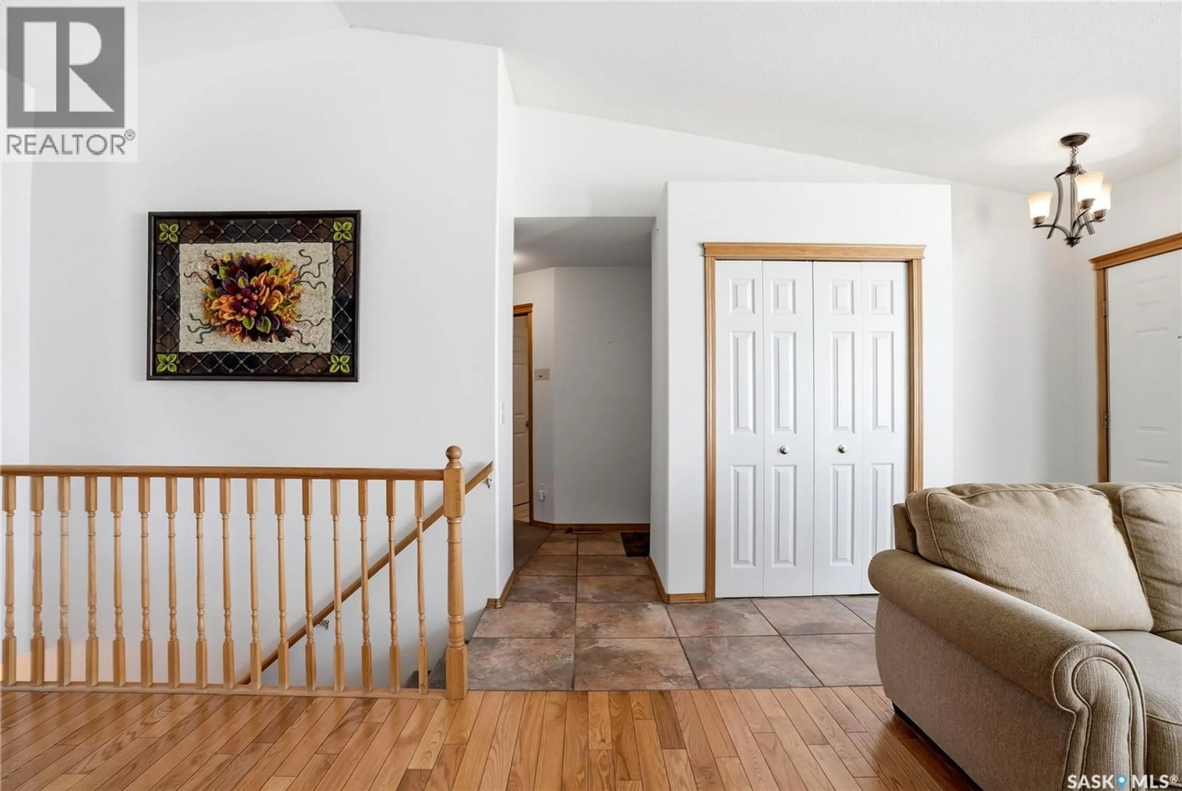 Indoor foyer for 309 315 BERINI DRIVE, Saskatoon Saskatchewan S7N4M1