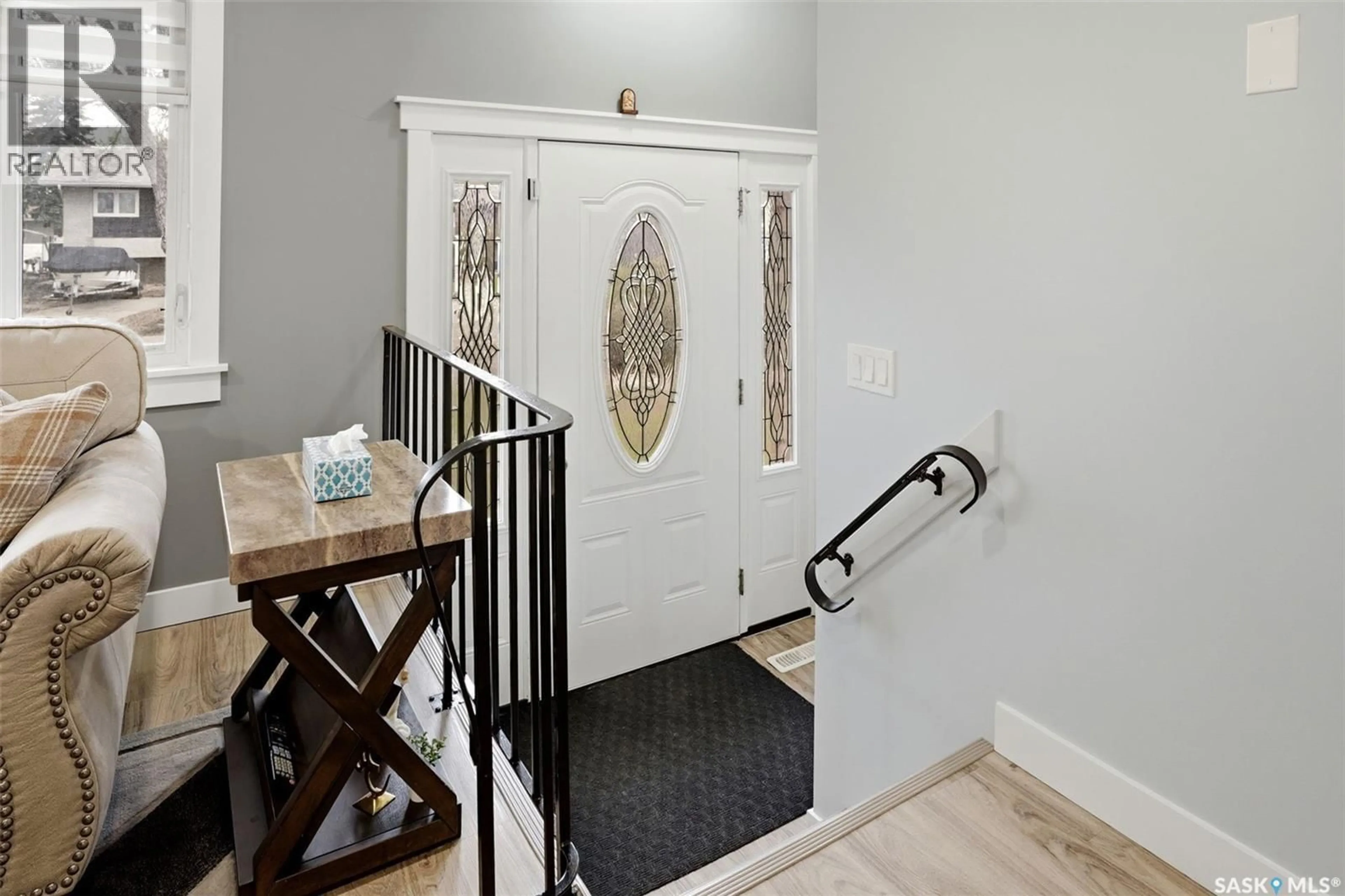 Indoor entryway for 14 DIAMOND STREET, Regina Saskatchewan S4N5K2