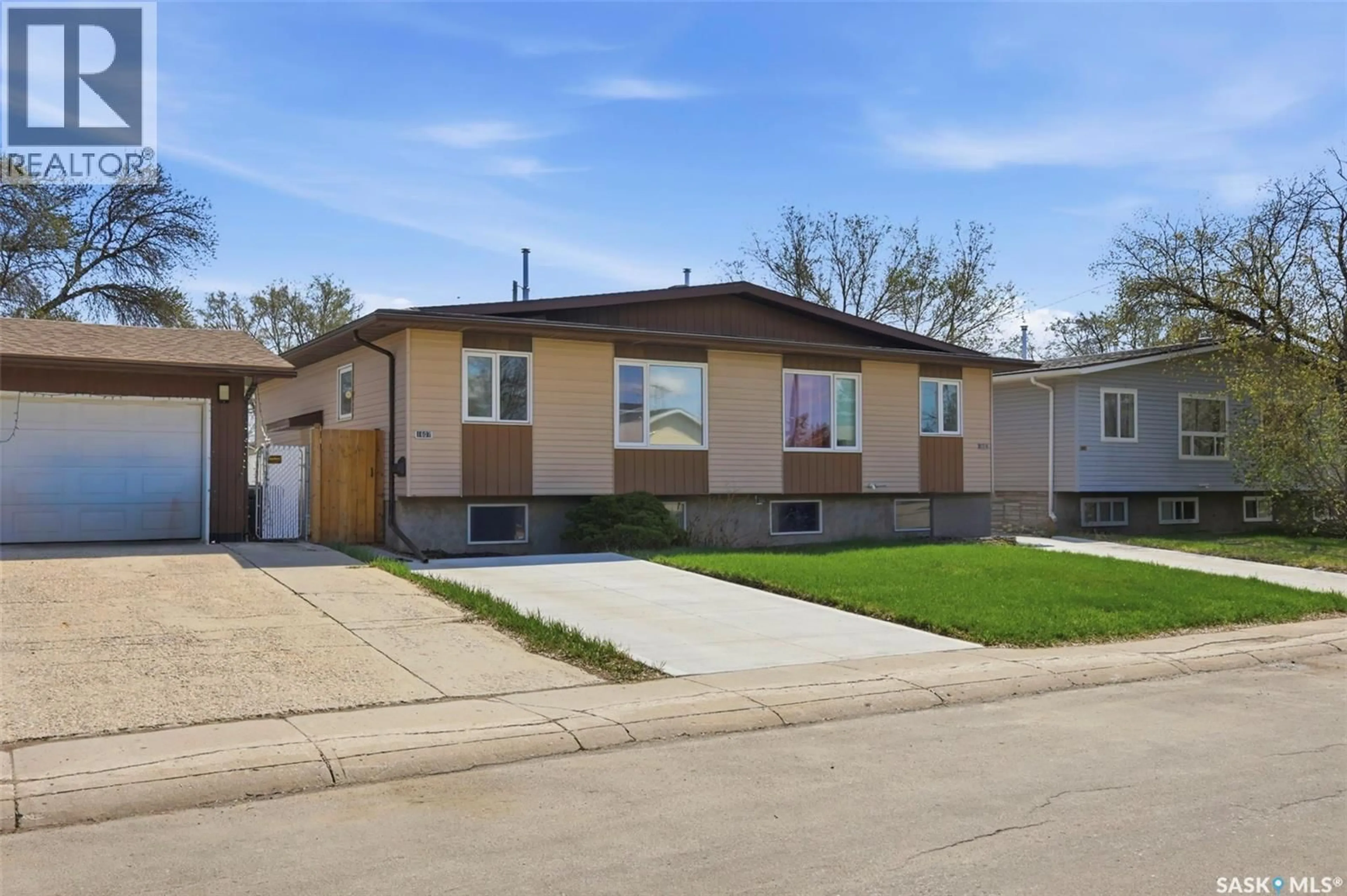 Home with vinyl exterior material, street for 1605-1607 LAURA AVENUE, Saskatoon Saskatchewan S7N2T2