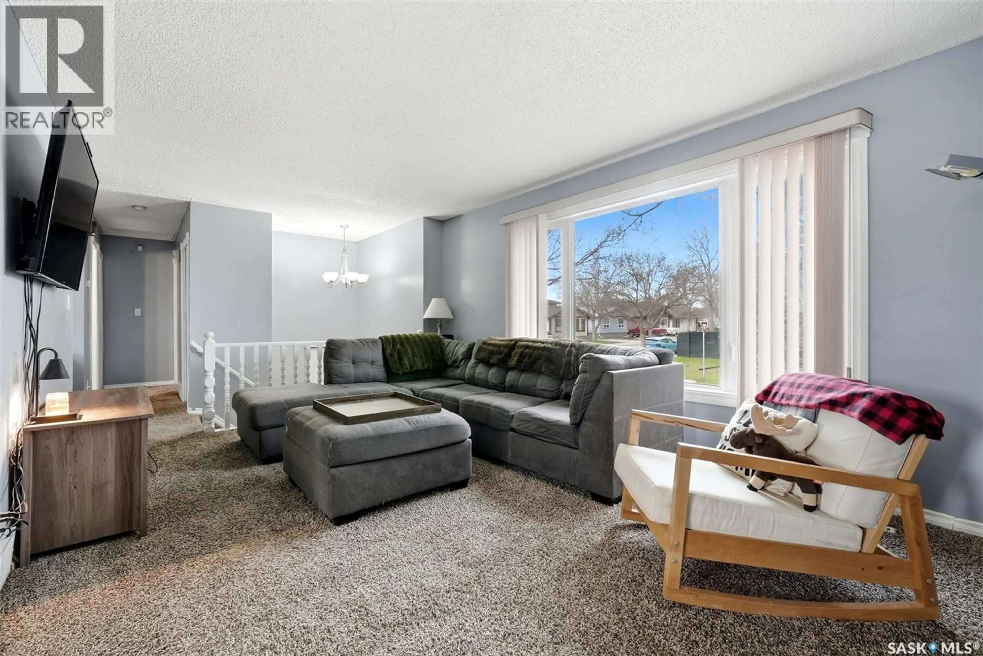 Living room with furniture, unknown for 862 WOROBETZ CRESCENT, Regina Saskatchewan S4X2C3