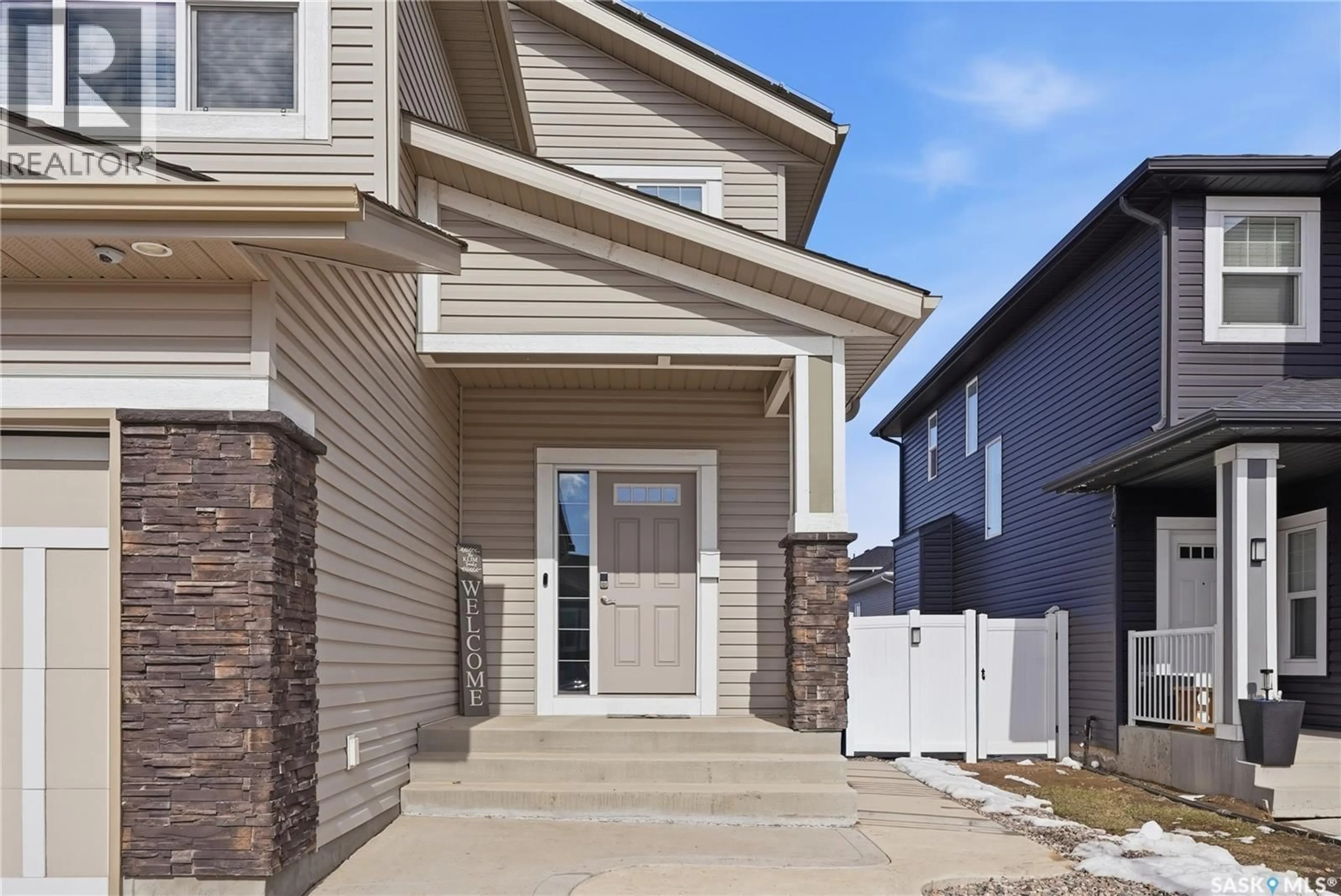 Home with vinyl exterior material, street for 118 STROMBERG CRESCENT, Saskatoon Saskatchewan S7L6M9