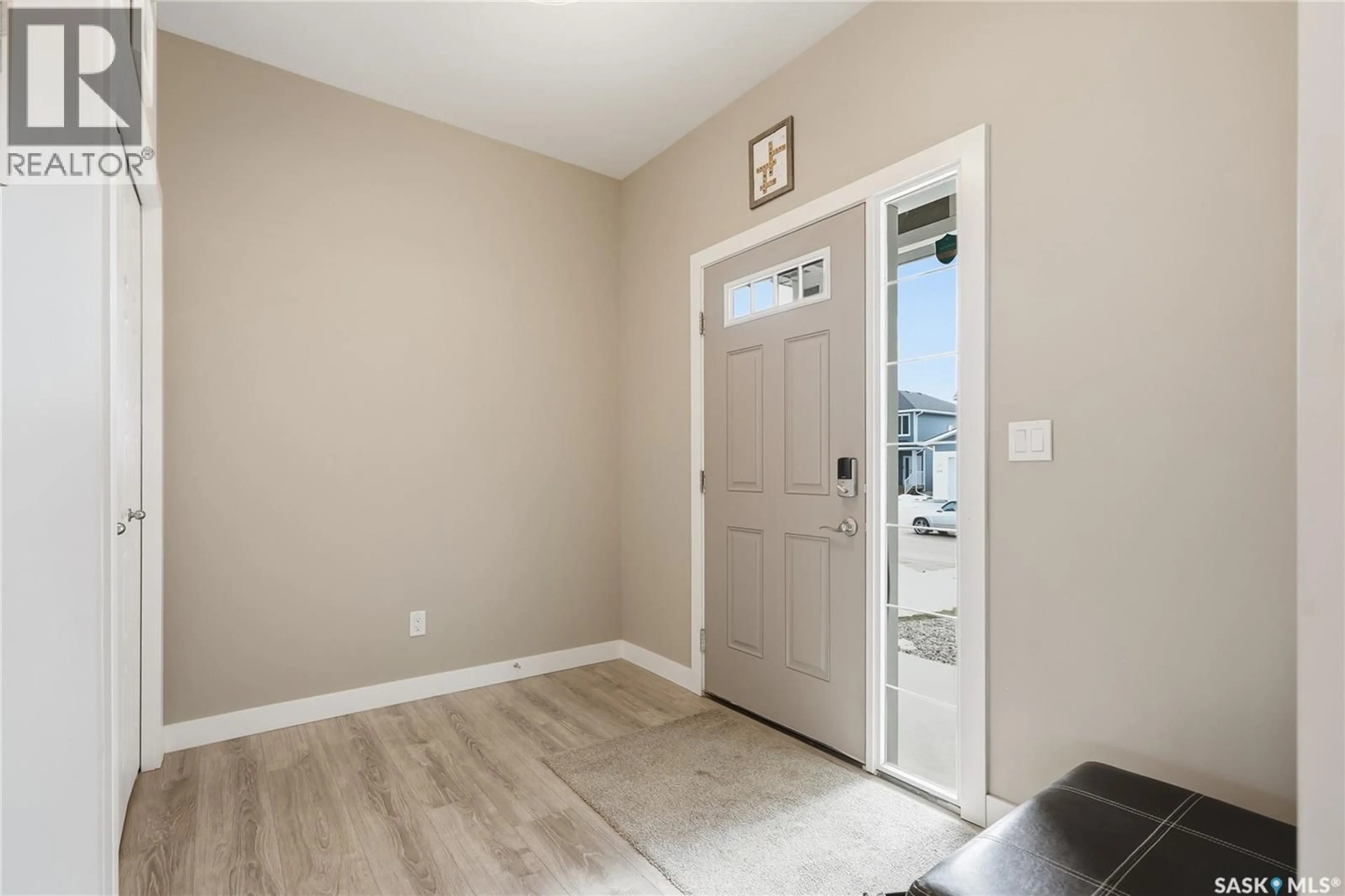 Indoor entryway for 118 STROMBERG CRESCENT, Saskatoon Saskatchewan S7L6M9