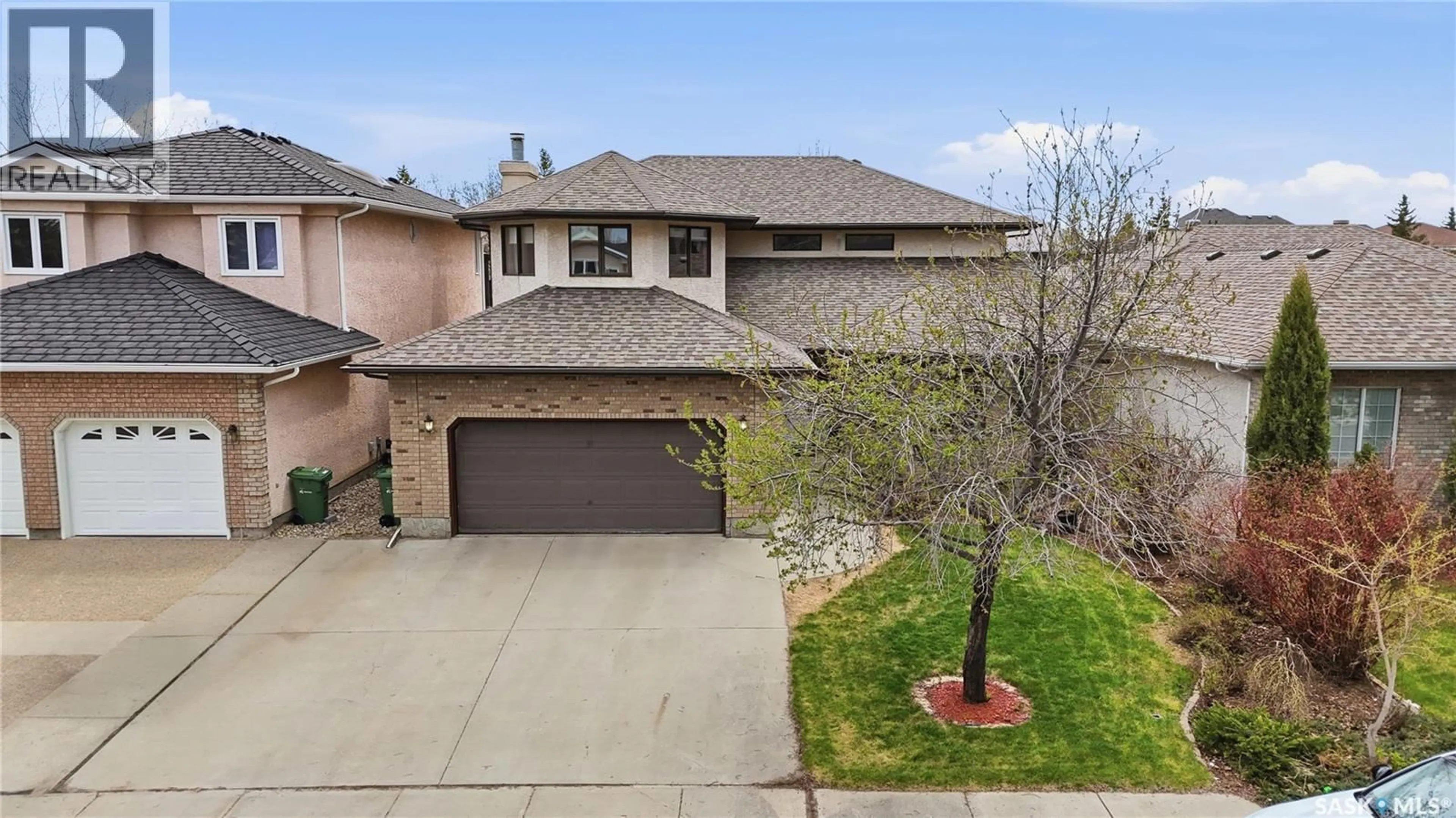A pic from outside/outdoor area/front of a property/back of a property/a pic from drone, street for 5078 WASCANA VISTA COURT, Regina Saskatchewan S4V2S2
