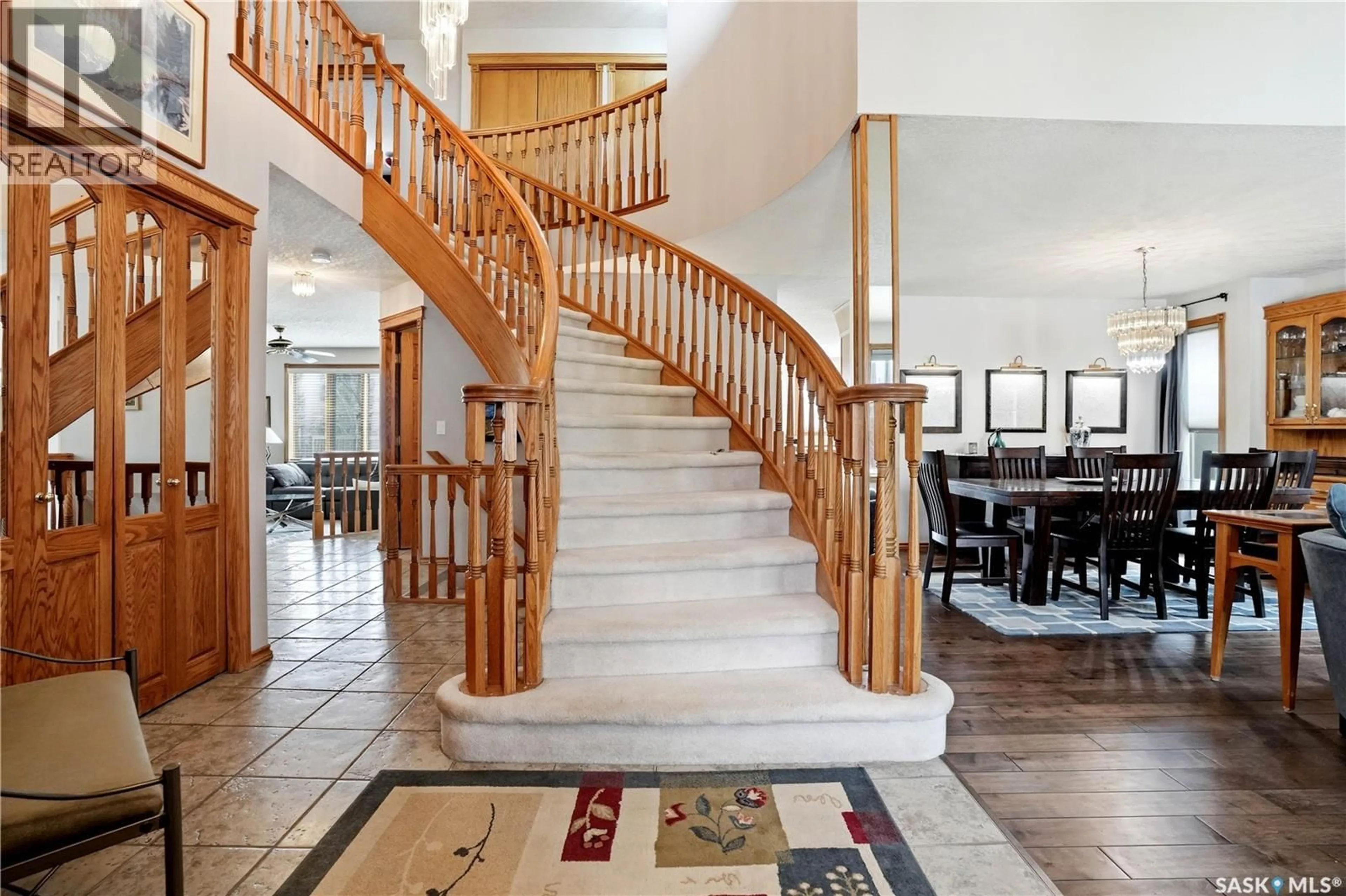 Indoor foyer for 5078 WASCANA VISTA COURT, Regina Saskatchewan S4V2S2