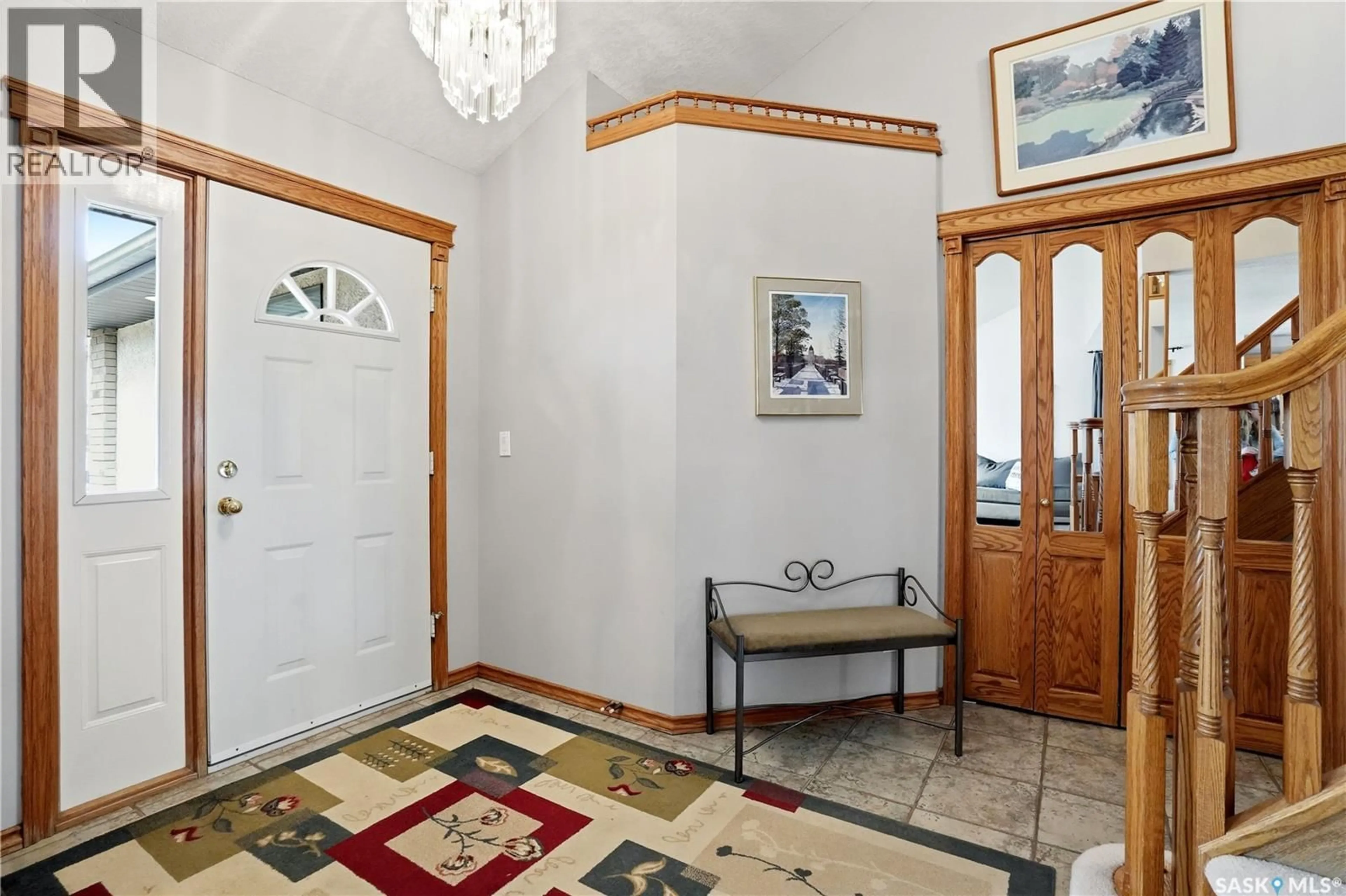 Indoor foyer for 5078 WASCANA VISTA COURT, Regina Saskatchewan S4V2S2