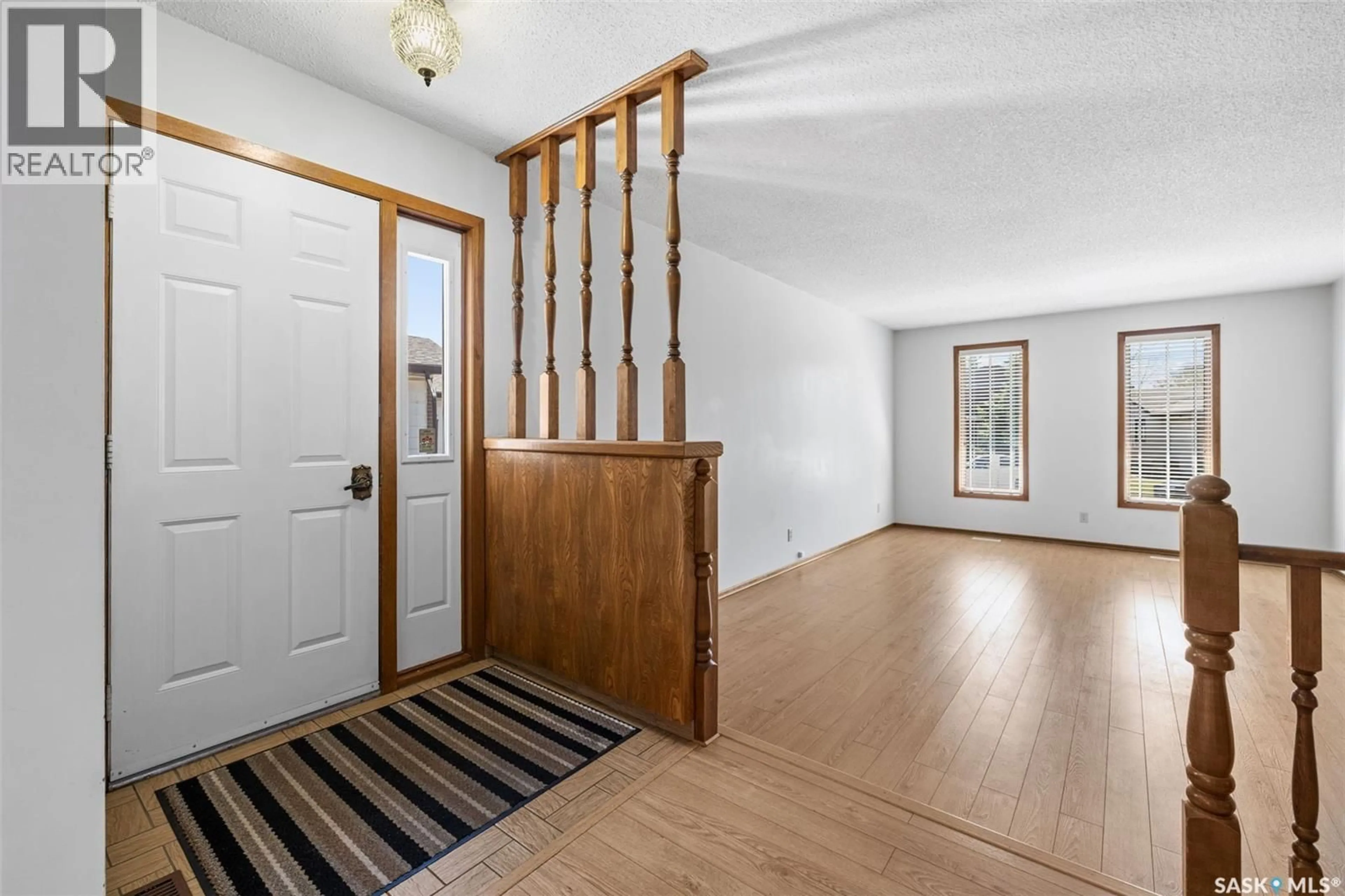 Indoor entryway for 21 MERLIN CRESCENT, Regina Saskatchewan S4R3E2