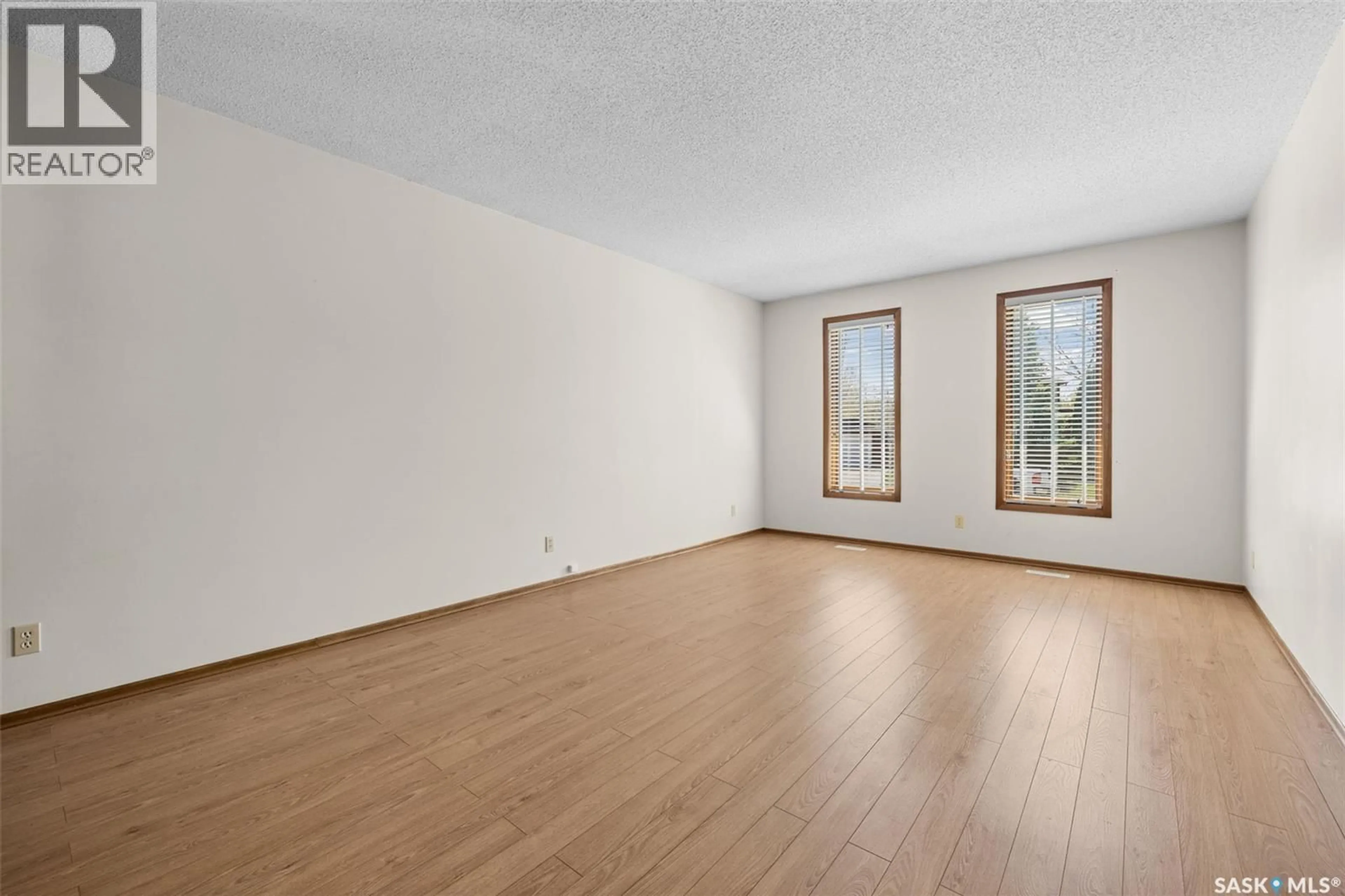 A pic of a room for 21 MERLIN CRESCENT, Regina Saskatchewan S4R3E2